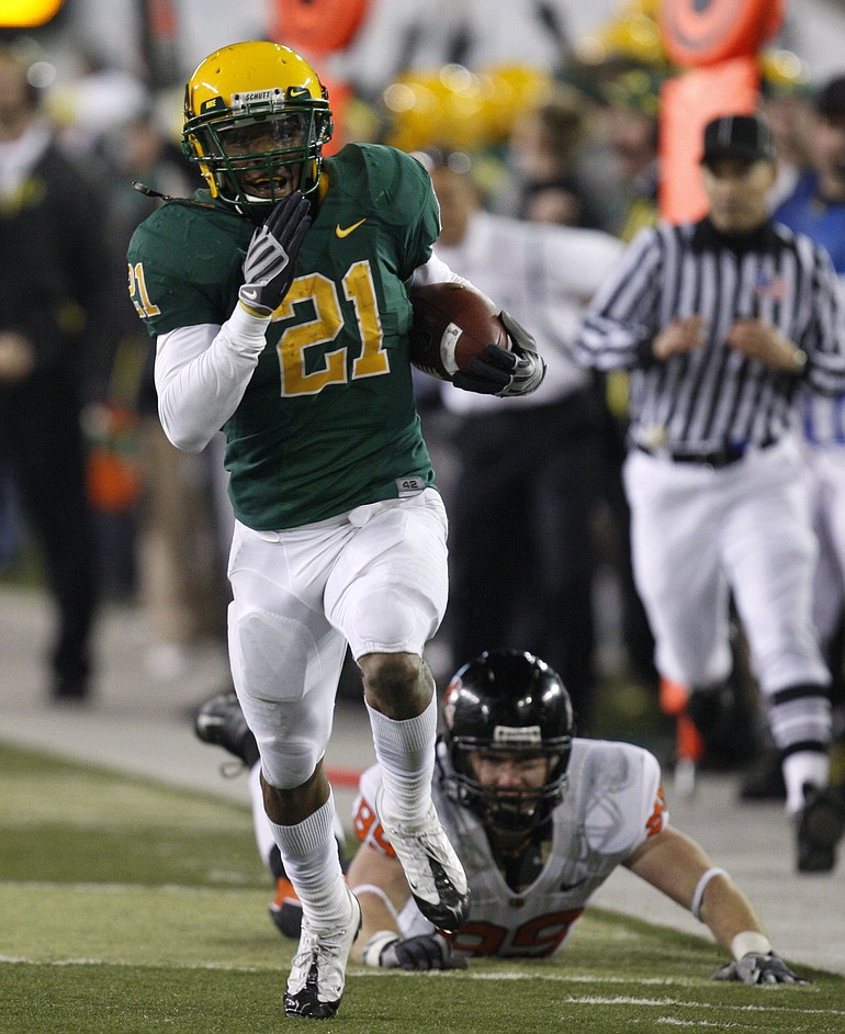 rick bowmer/The Associated Press
Oregon's LaMichael James (21) breaks free for one of his three touchdowns Saturday against Oregon State. He had 166 rushing yards.