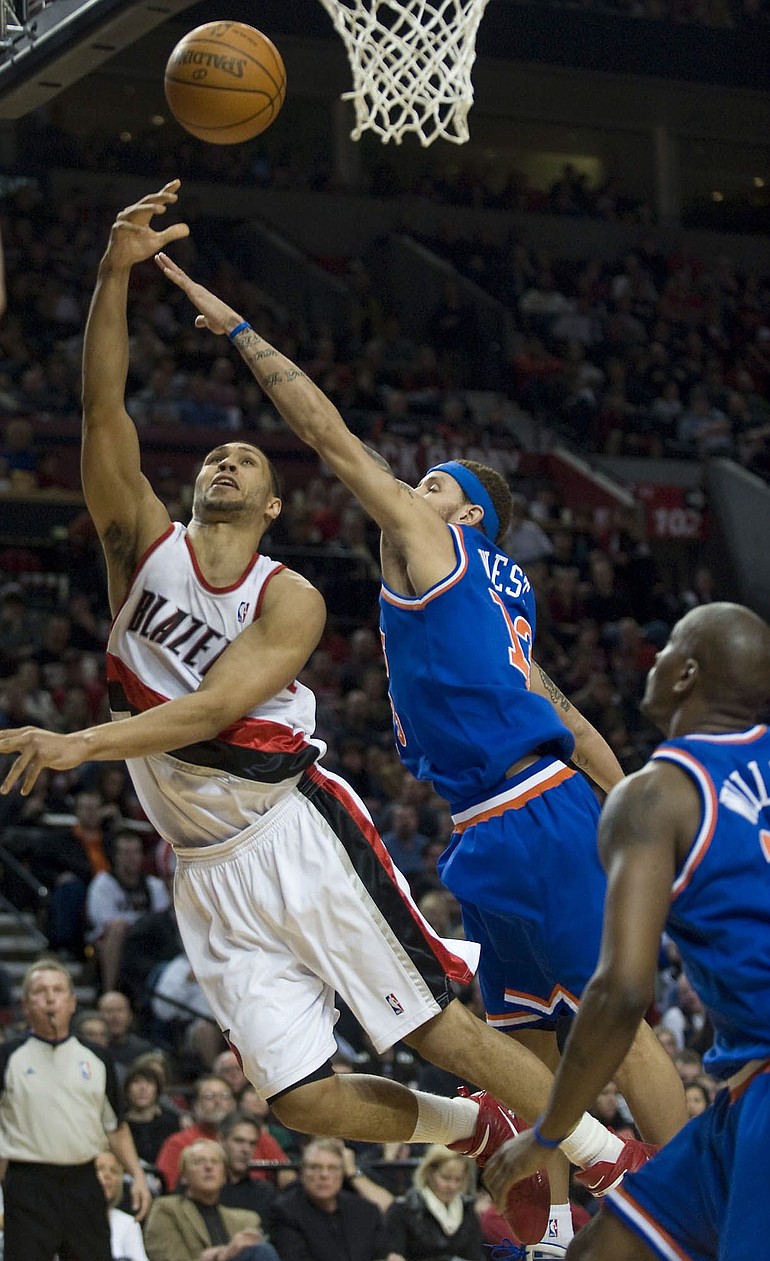 Zachary Kaufman/The Columbian
Portland's Brandon Roy scored 34 points to lead Portland, including this three-point play.