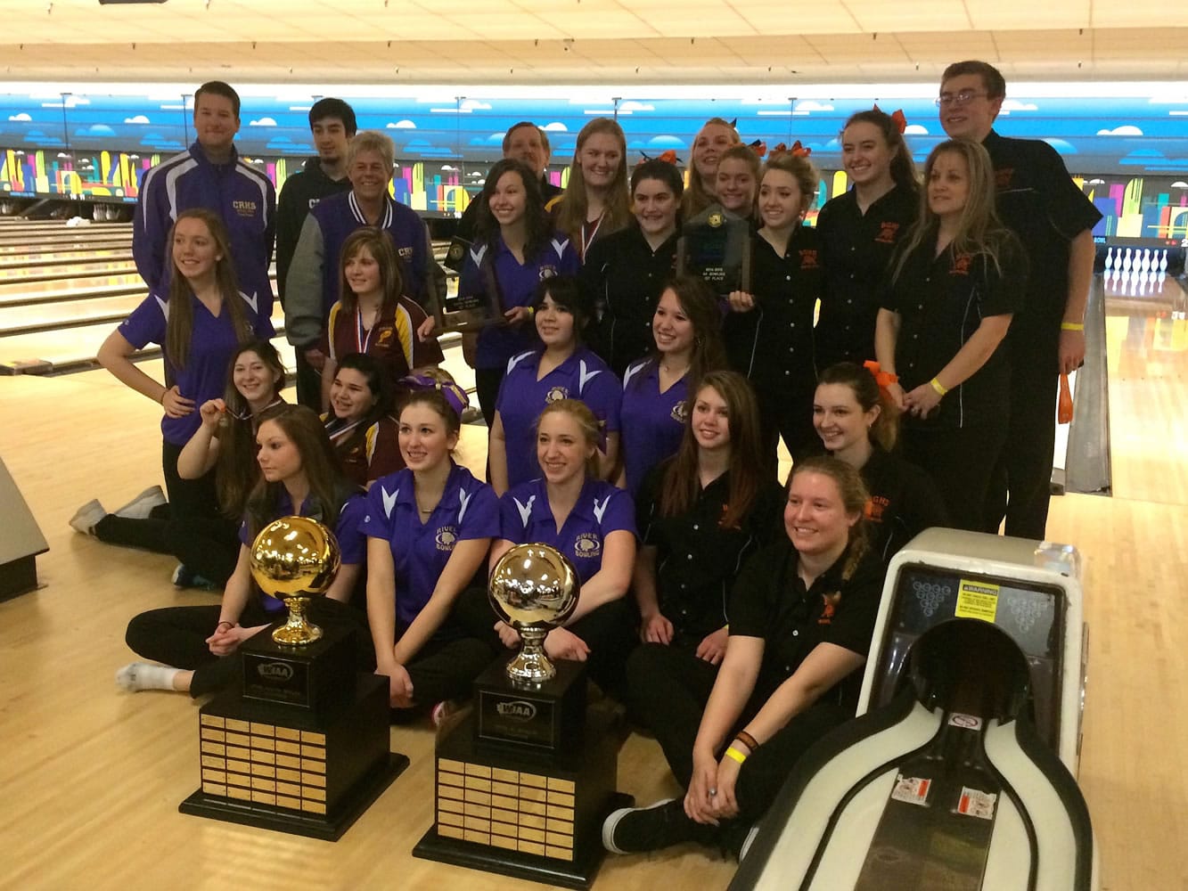 State girls bowling champions Columbia River (3A/2A) and Battle Ground (4A).