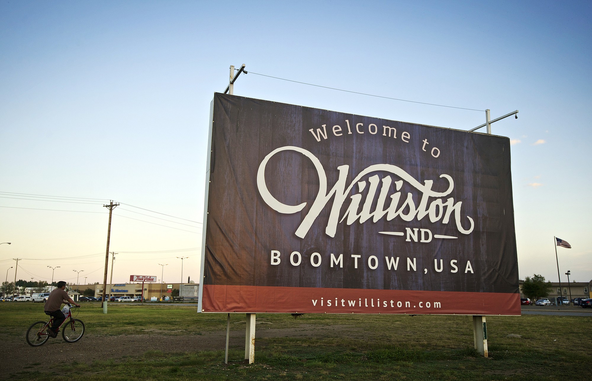 Columbian files
Williston, in the heart of North Dakota's oil boom, would be point of origination for oil that would travel by rail to the Port of Vancouver under a proposal by Tesoro Corp. and Savage Companies to build an oil transfer terminal at the port.