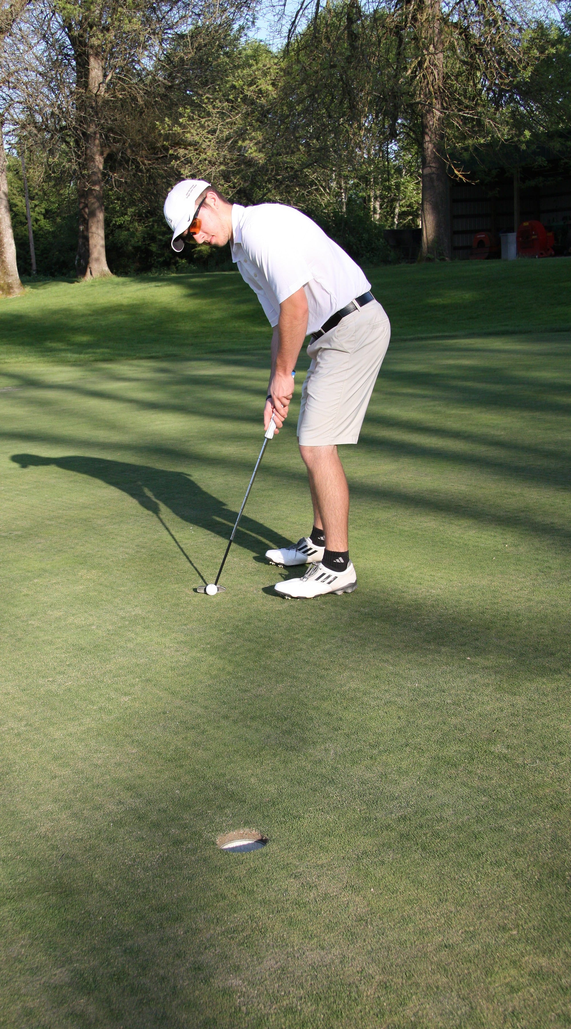 Hudson's Bay golfer Landon Joy practices putting at Royal Oaks Country Club.