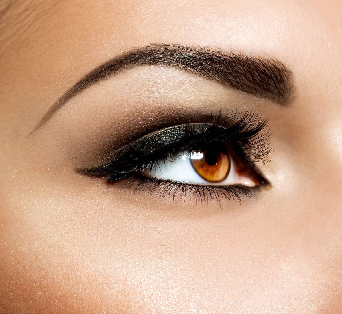 Fotolia
Follow these tips to create a smoky eyes look for the season.