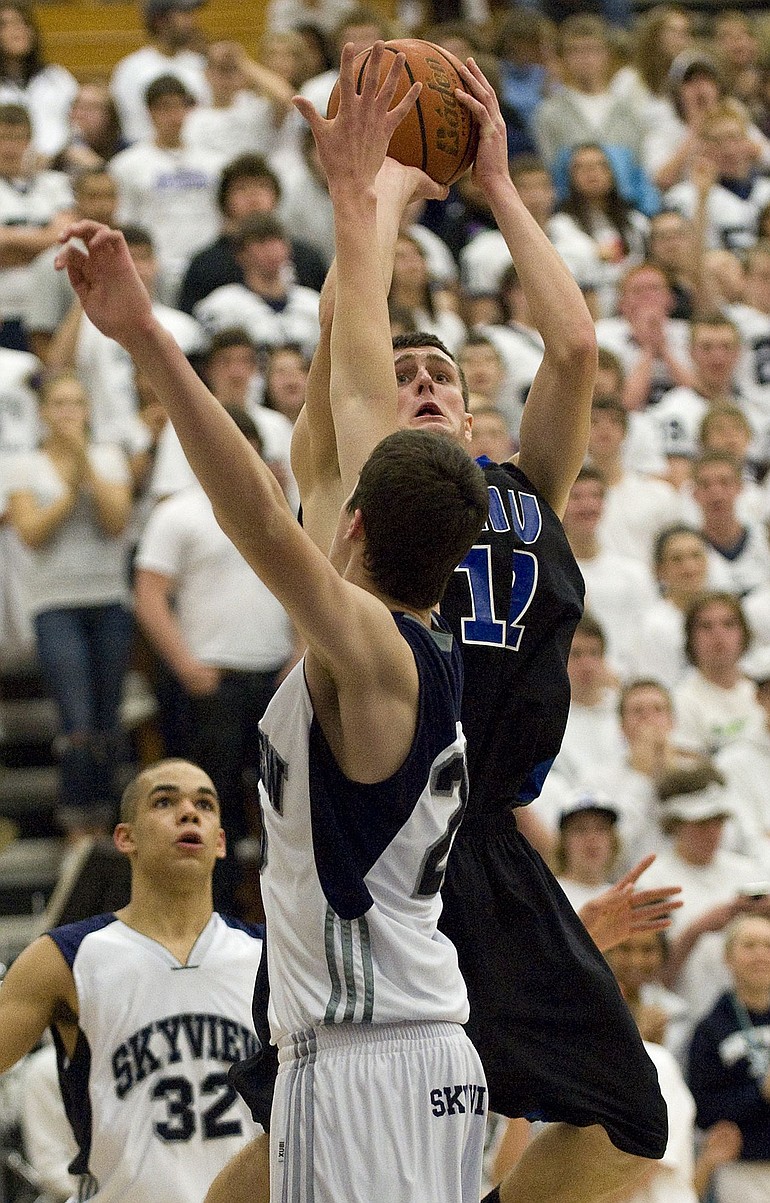 Steven Lane/The Columbian
Mountain View's Lucas Swanson (12) makes a big shot in the fourth quarter over Skyview's Blake Bowen , sparking the Thunder to the 4A district championship.