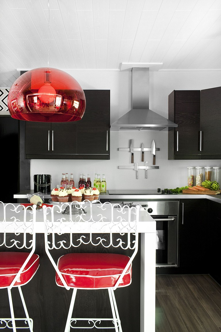 Brian Patrick Flynn adds pops of color in kitchens with pendant lights and seat cushions.