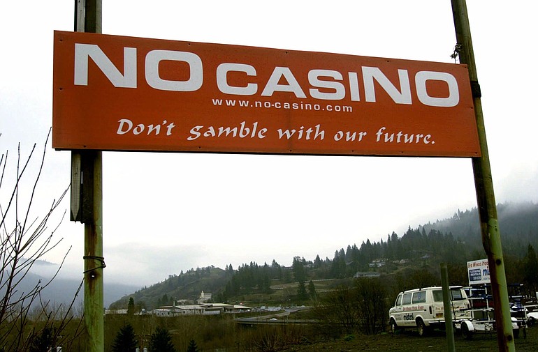 A &quot;No Casino&quot; sign is displayed prominently in downtown Hood River, Ore., in February 2000.