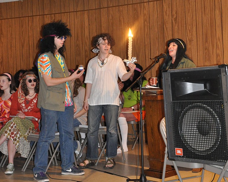 From left, Miriam Jaffe, Jackie Wetchler, Ben Dreon, Mitchell Kaiser, and Rabbi Elizabeth Dunsker participate in Havdalah, part of the Congregation Kol Ami's Purim celebration.