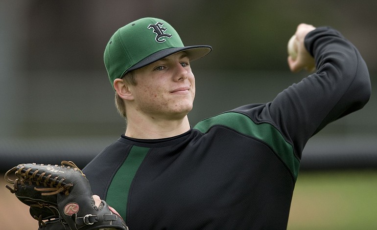 Evergreen pitcher Tommy Thorpe has signed to play for the Oregon Ducks.