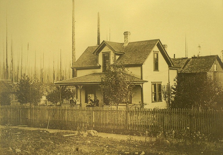 This 1906 photo shows a home owned by Gus and Anna Minuth.