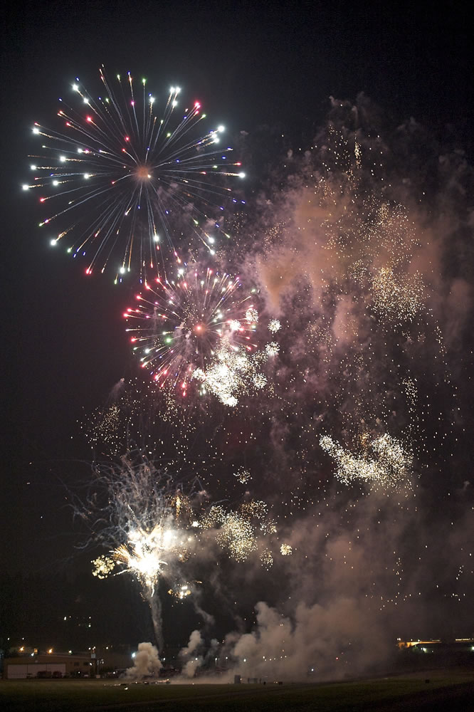 Fireworks during the Fourth of July celebration at Fort Vancouver on Friday.
