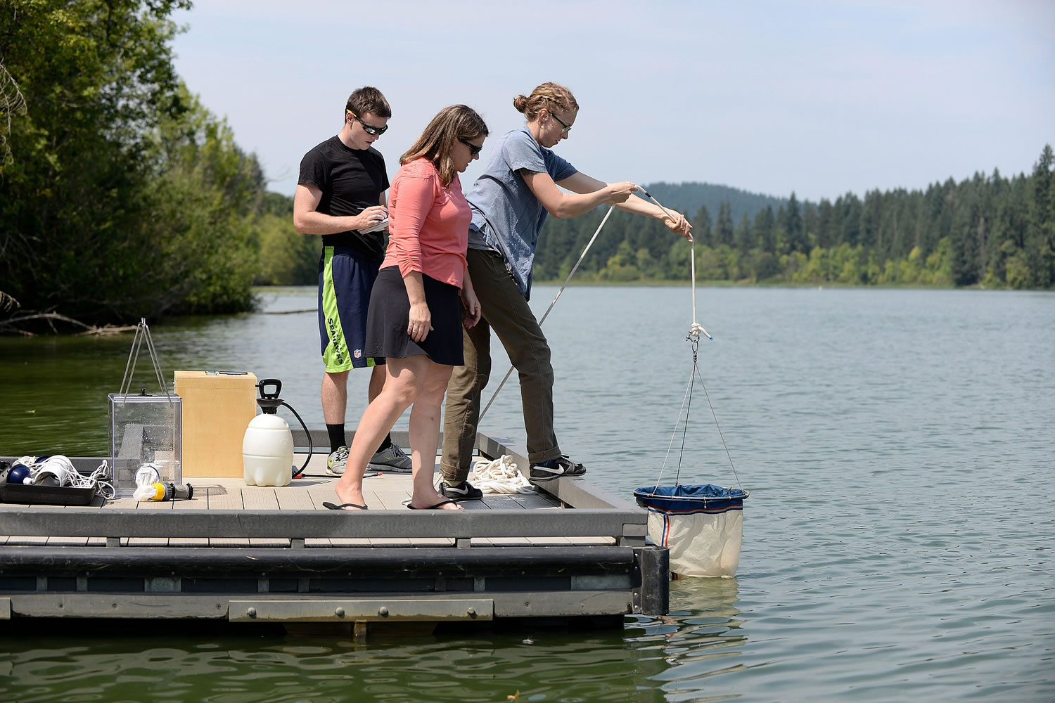 Photos by Amanda Cowan/The Columbian
University of Portland student Matt Perry, from left, joins Washington State University Vancouver professor Gretchen Rollwagen-Bollens and WSU Vancouver student Kate Perkins as she drops a plankton net to take samples in Lacamas Lake on Tuesday.