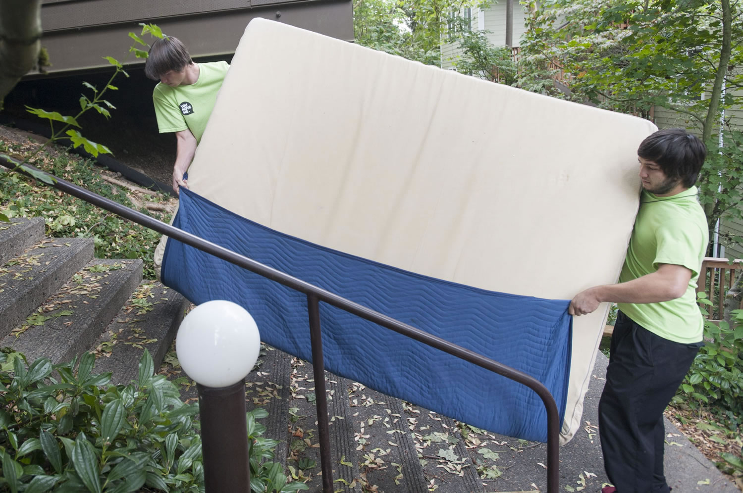 Movers Tim Stanley (L) and Quinten Martinez (R) navigate a box spring up a flight of steps at an apartment complex in Portland Monday August 31, 2015. Census data shows more people moving to Clark County than leaving, as of 2013, with inbound migration being mostly from the Portland area.