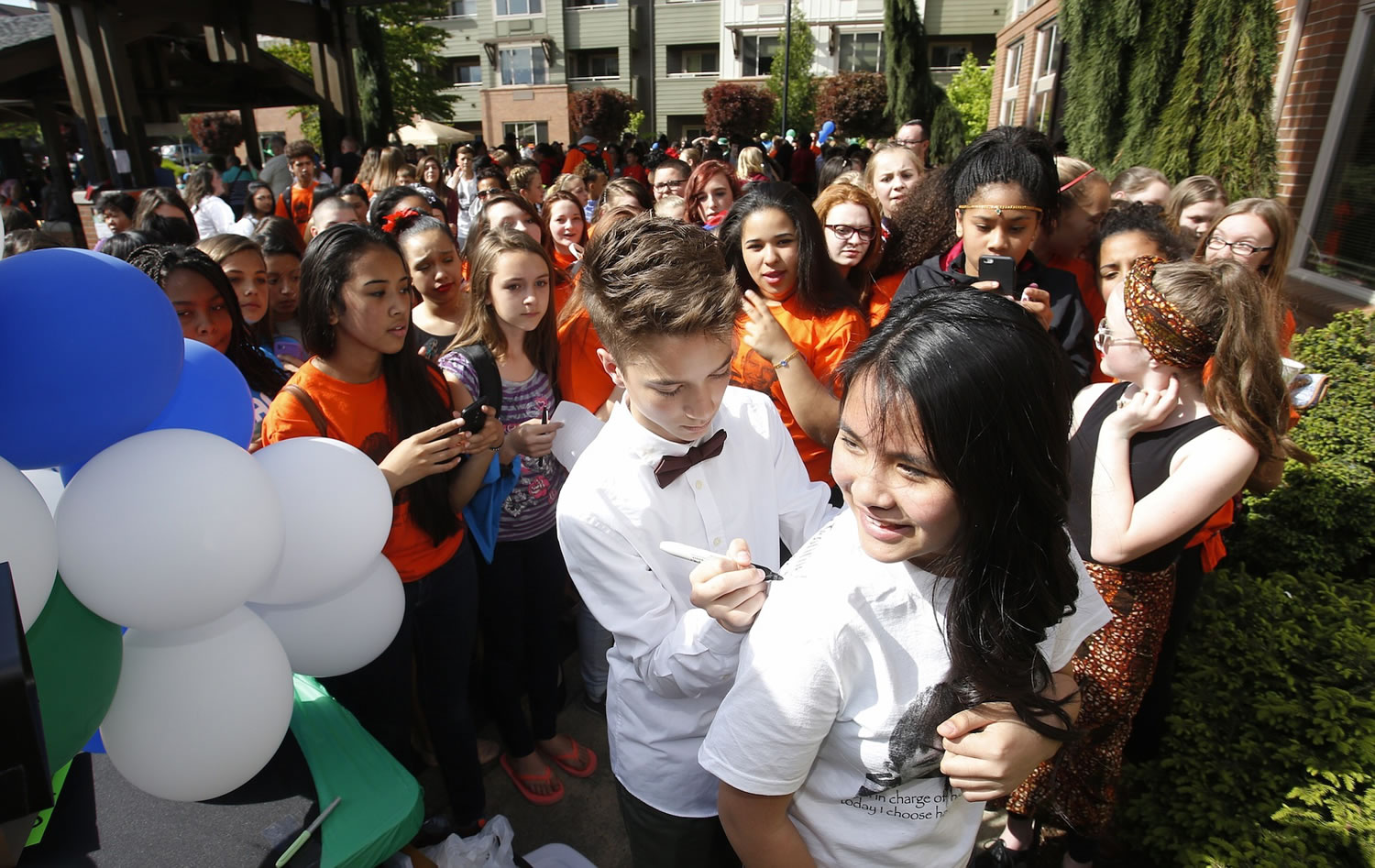 Daniel Seavey, &quot;American Idol&quot; contestant, signs autographs for fans at a cancer research fundraiser for St. Baldrick's Foundation Friday at The Quarry Senior Living in Vancouver.