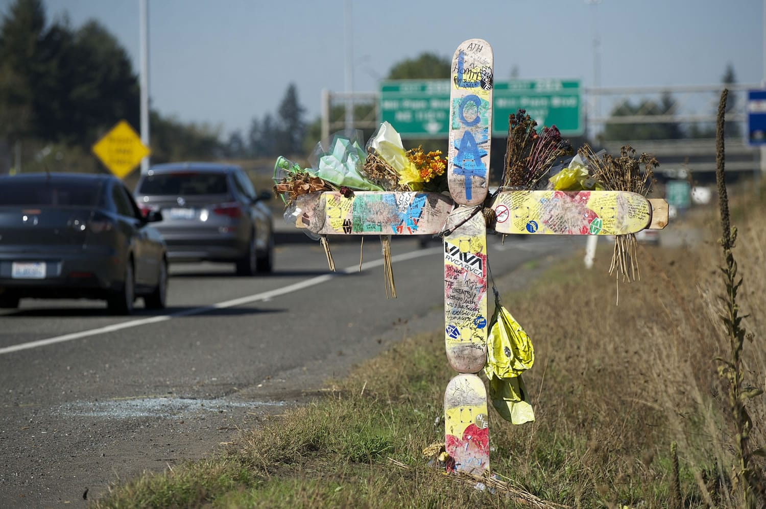This is just the sort of roadside memorial that the Washington State Department of Transportation discourages.