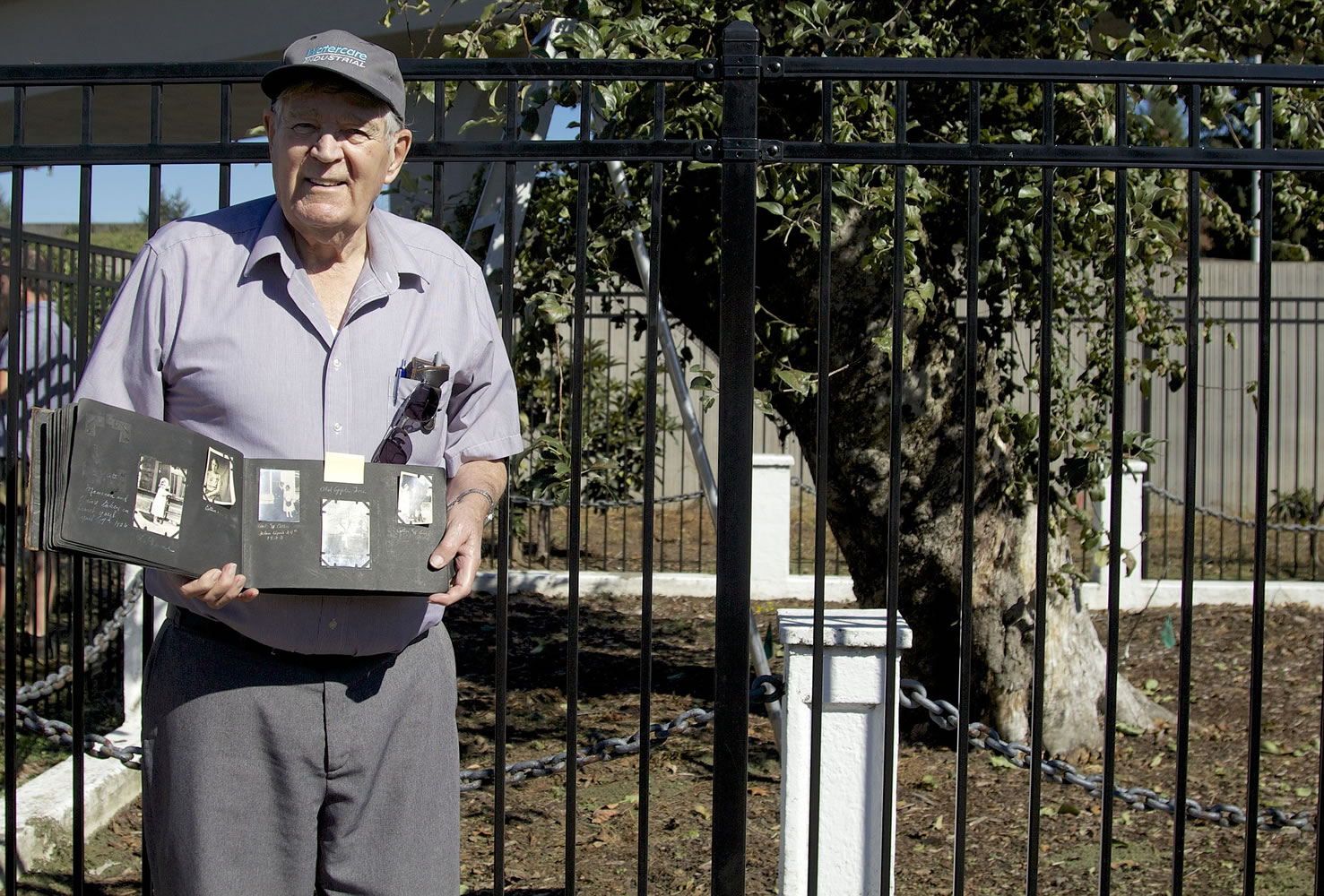 Willard Carroll, 87, of Vancouver holds a photo of the old apple tree that his mom, Esther Mason took in 1923.