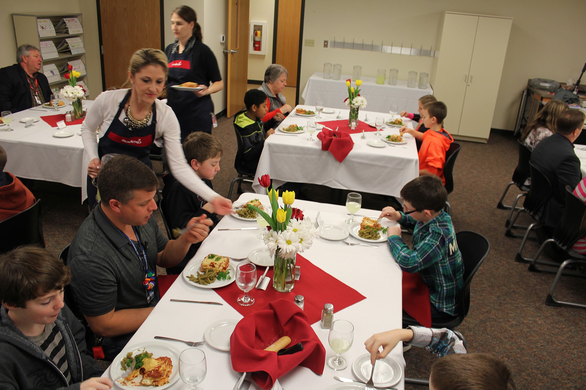 Battle Ground: A fifth-grade class at Daybreak Middle School recently learned about fine dining thanks to an educational four-course meal.