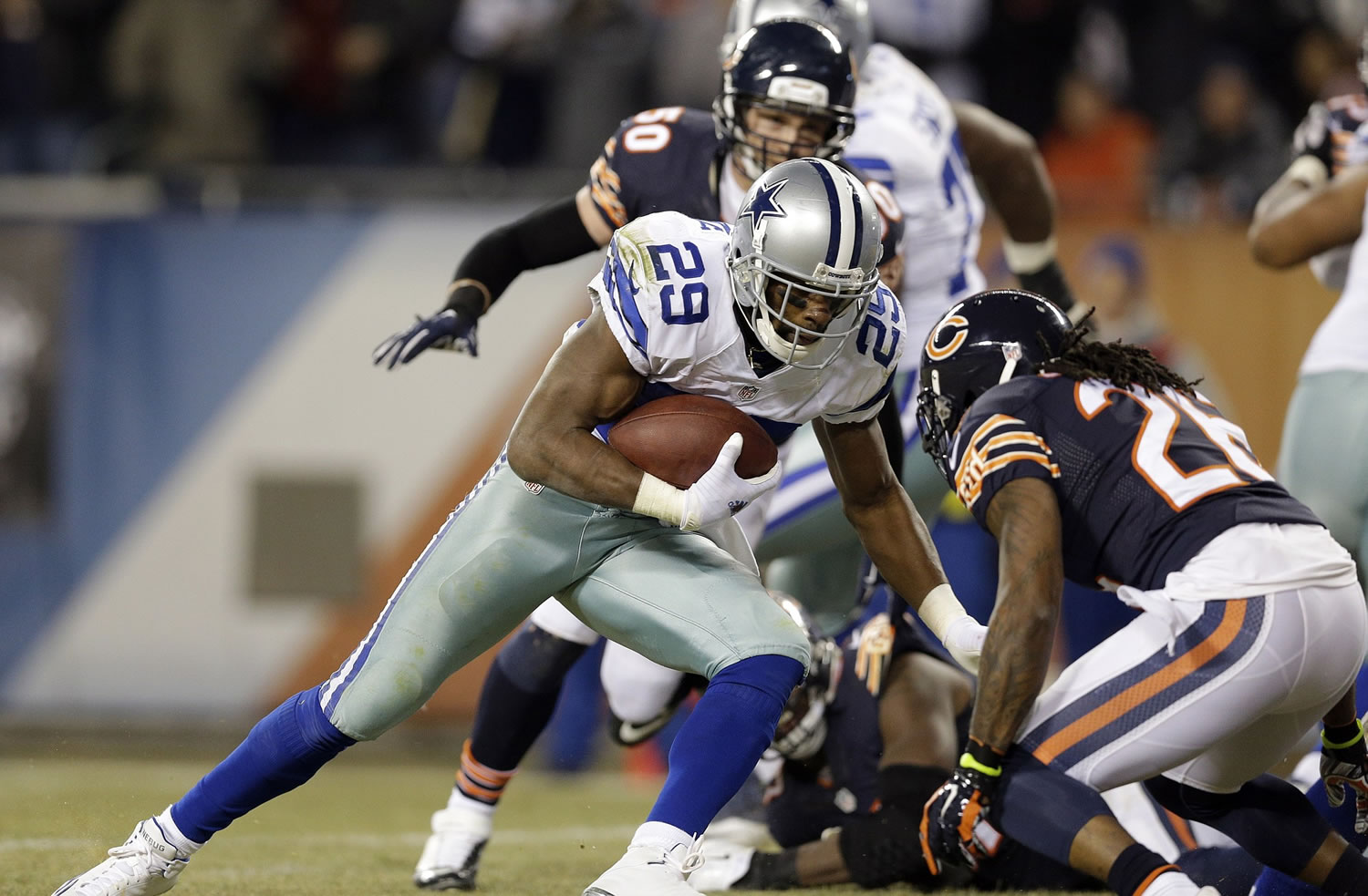 Dallas Cowboys running back DeMarco Murray (29) runs to the end zone for a touchdown during the first half  against the Chicago Bears on Thursday, Dec. 4, 2014, in Chicago. (AP Photo/Nam Y.