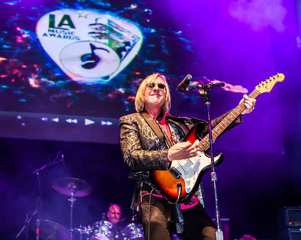 Frank Murray of Petty Fever leads his prizewinning tribute band through a set at the LA Music Awards.