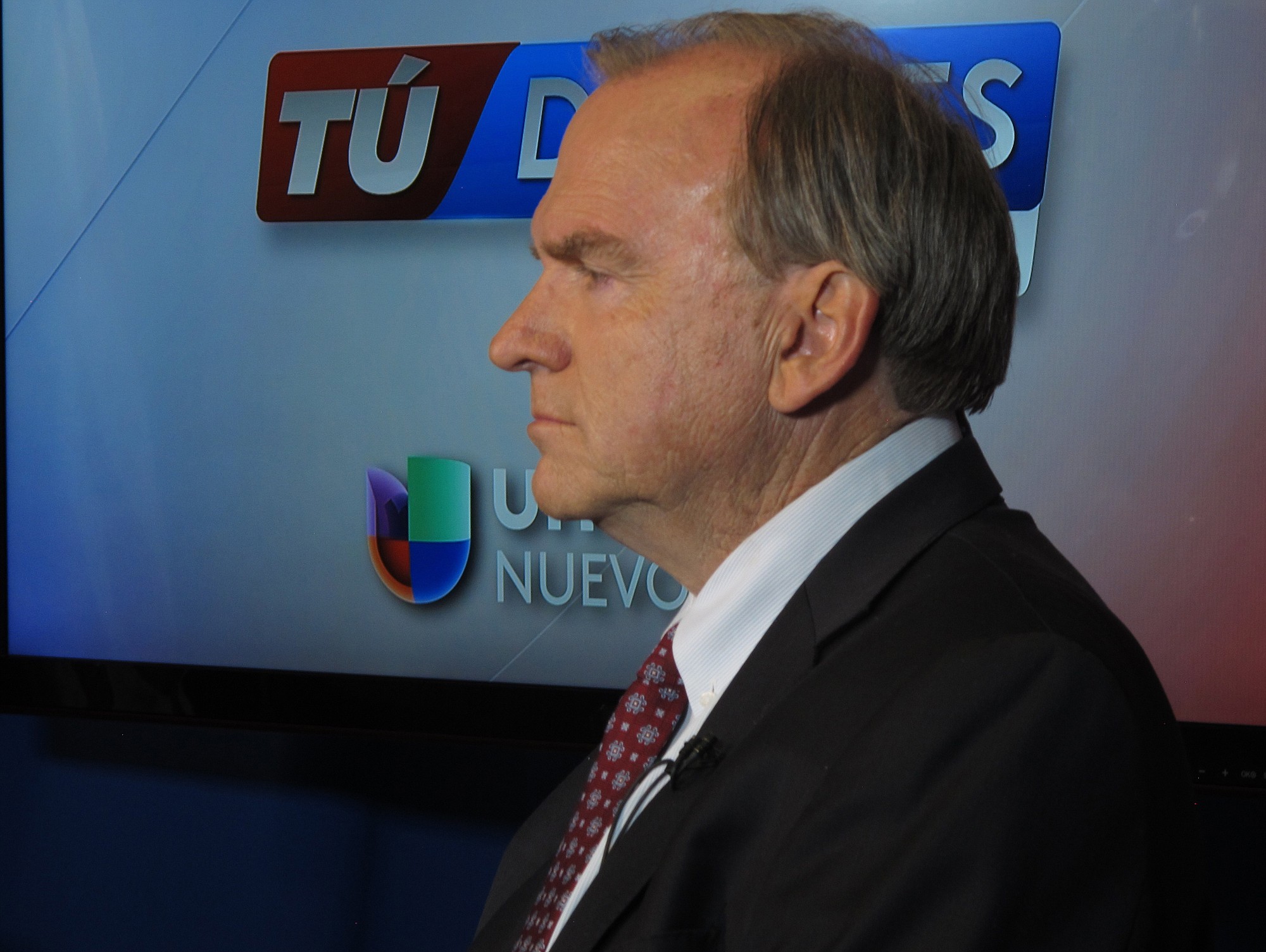 Democratic Governor hopeful Gary King prepares for a KLUZ-TV Univision Nuevo Mexico-sponsored debate against Republican Gov.