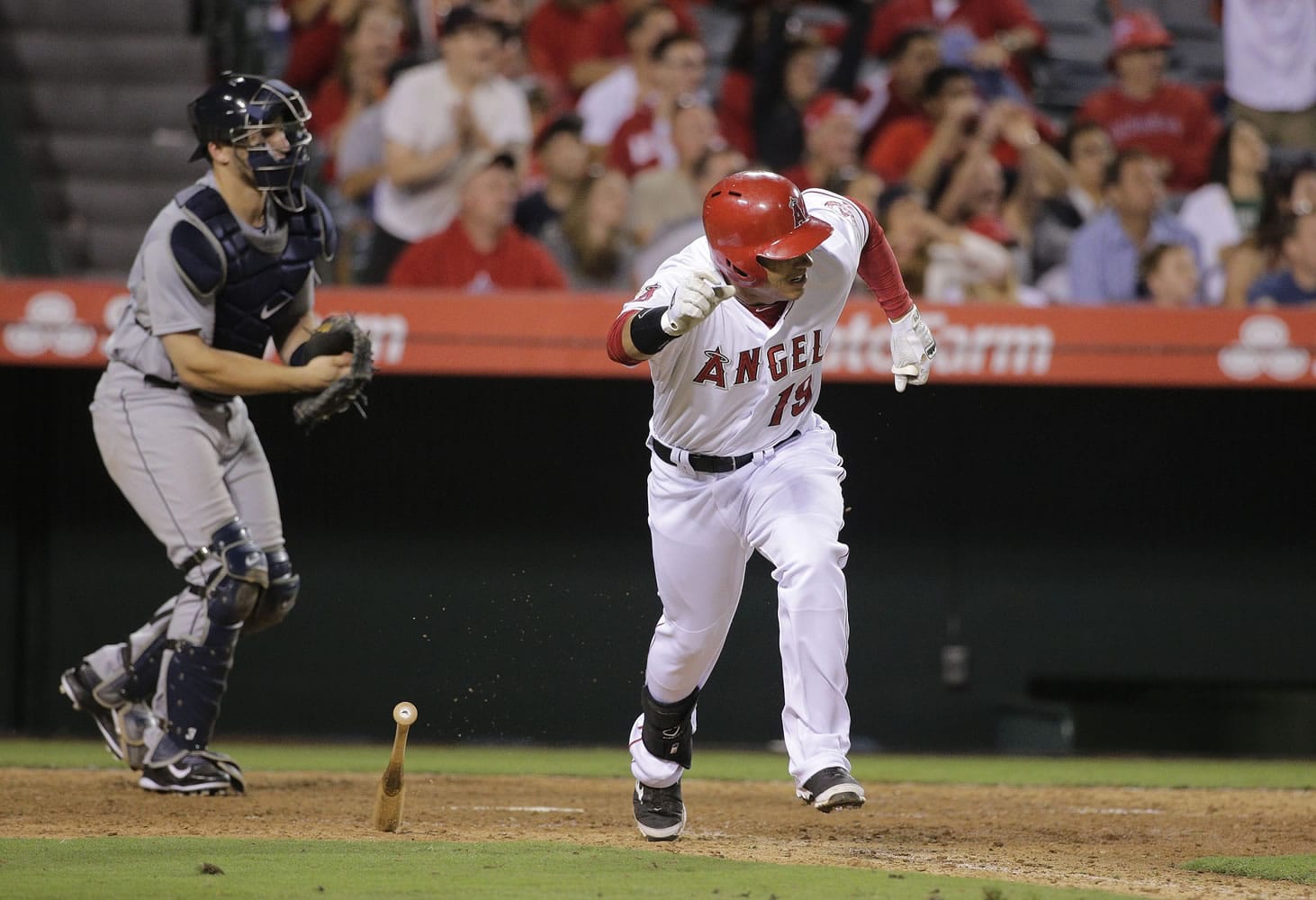 Los Angeles Angels' Efren Navarro hits a walk-off single during the 16th inning against the Seattle Mariners in the wee hours Saturday, in Anaheim, Calif. The Angels won 3-2. (AP Photo/Jae C.