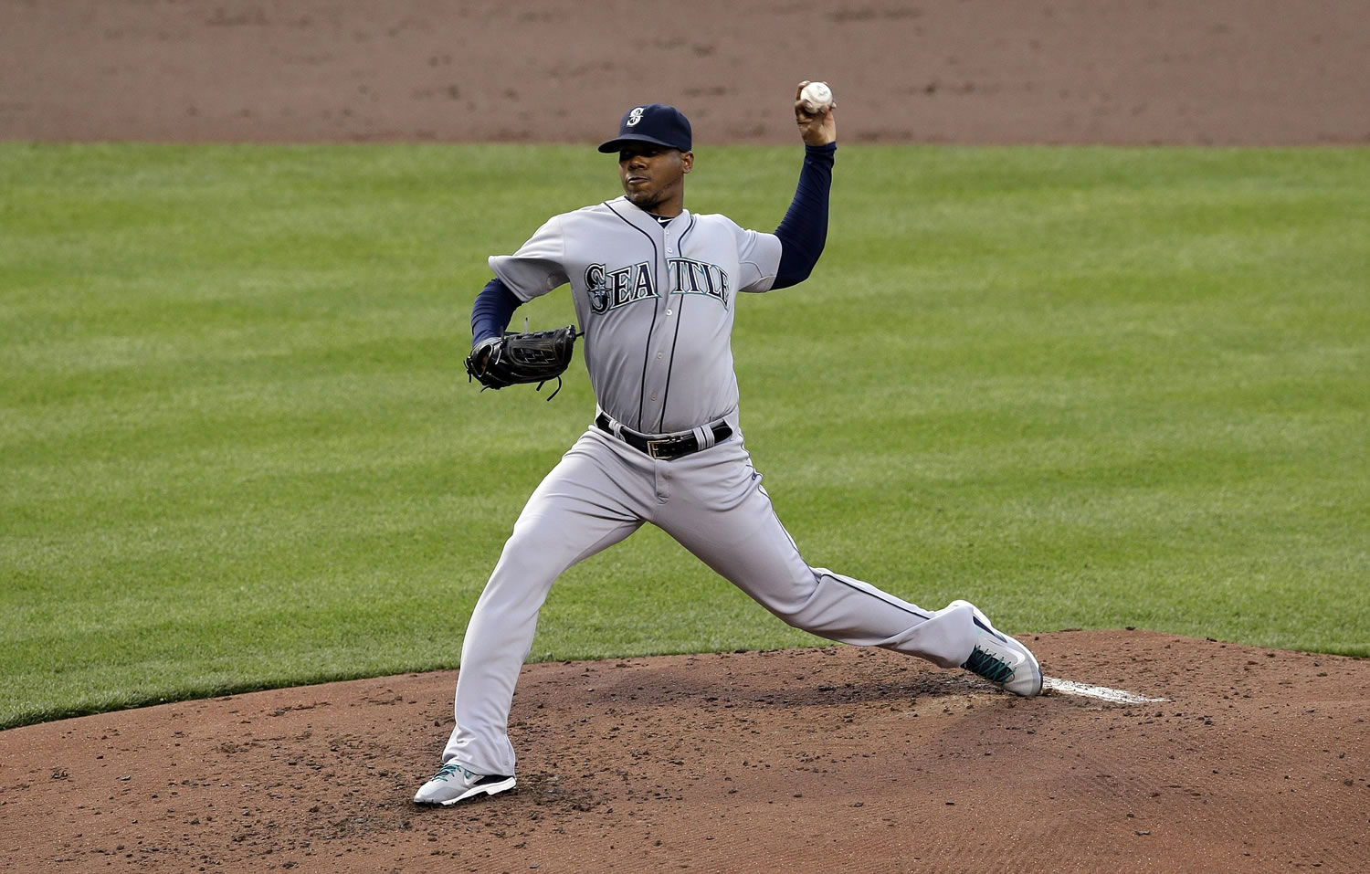 Seattle Mariners starting pitcher Roenis Elias took a four-hitter into the eighth inning Wednesday against Baltimore.