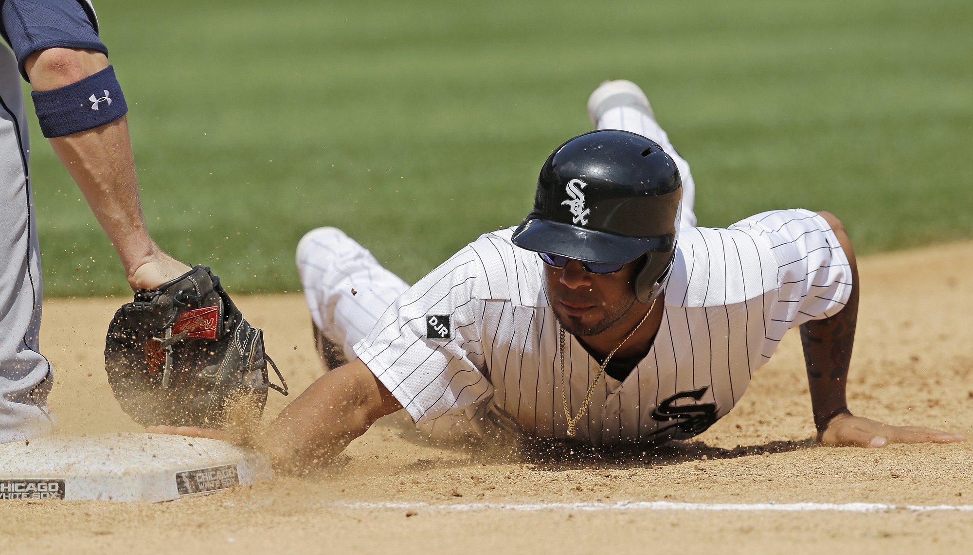 Chicago White Sox's Leury Garcia dives back to first base of avoid a tag by Seattle Mariners first baseman Logan Morrison during the fifth inning in Chicago on Sunday.