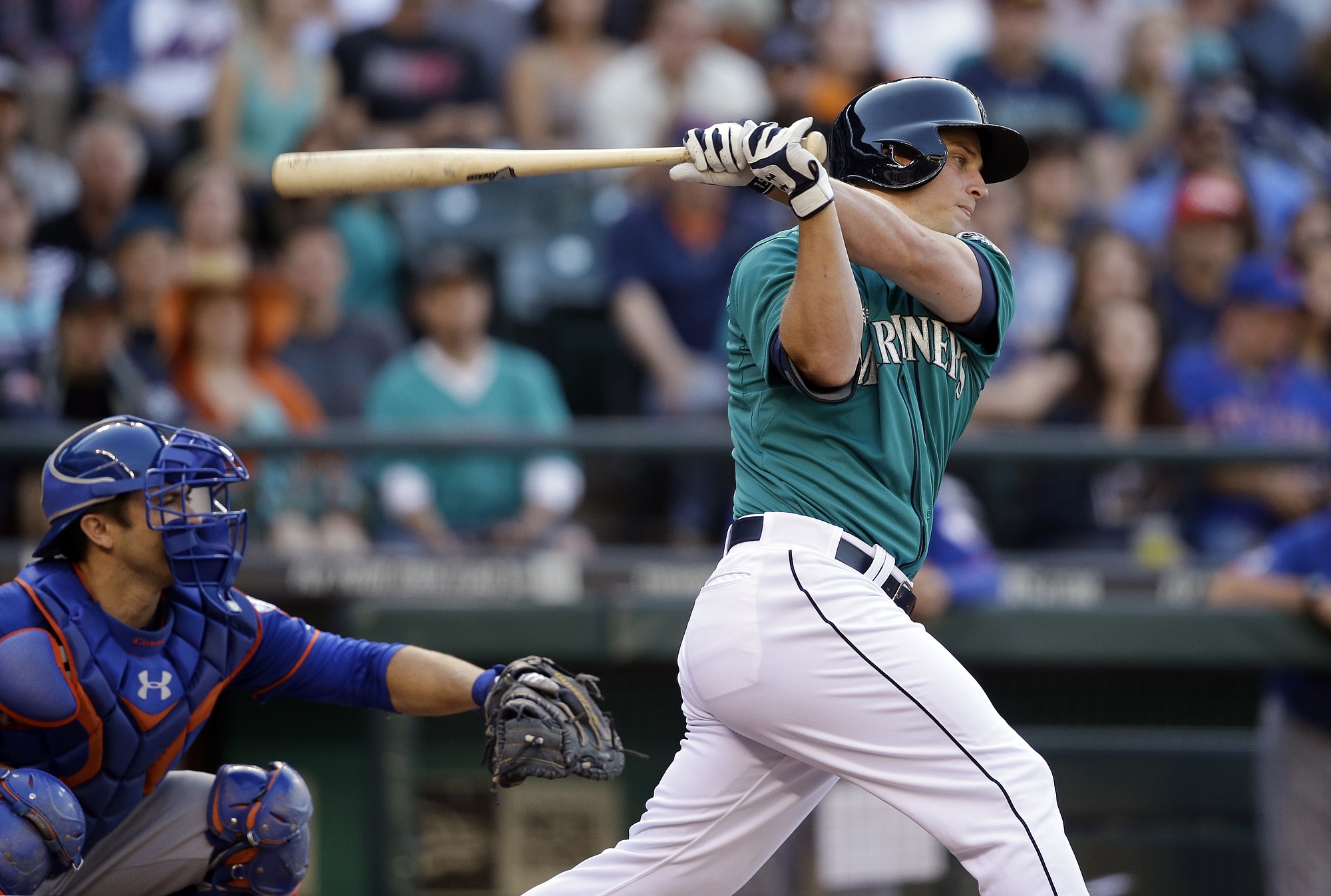 Seattle Mariners' Kyle Seager singles in a run in the first inning Monday against the New York Mets.