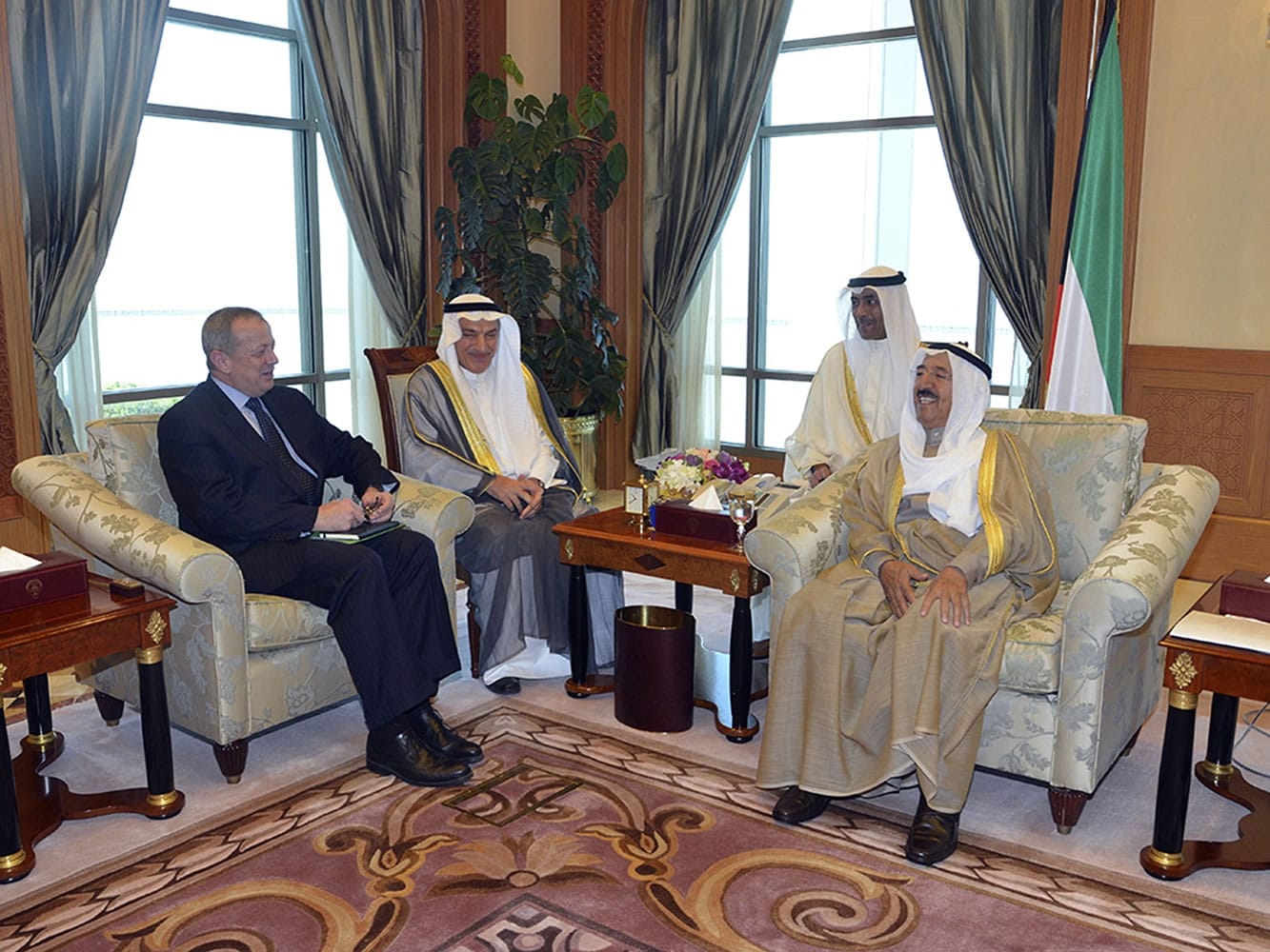 Kuwait's ruling emir, Sheik Sabah Al Ahmad Al Sabah, right, meets Gen. John Allen, left, a retired U.S.