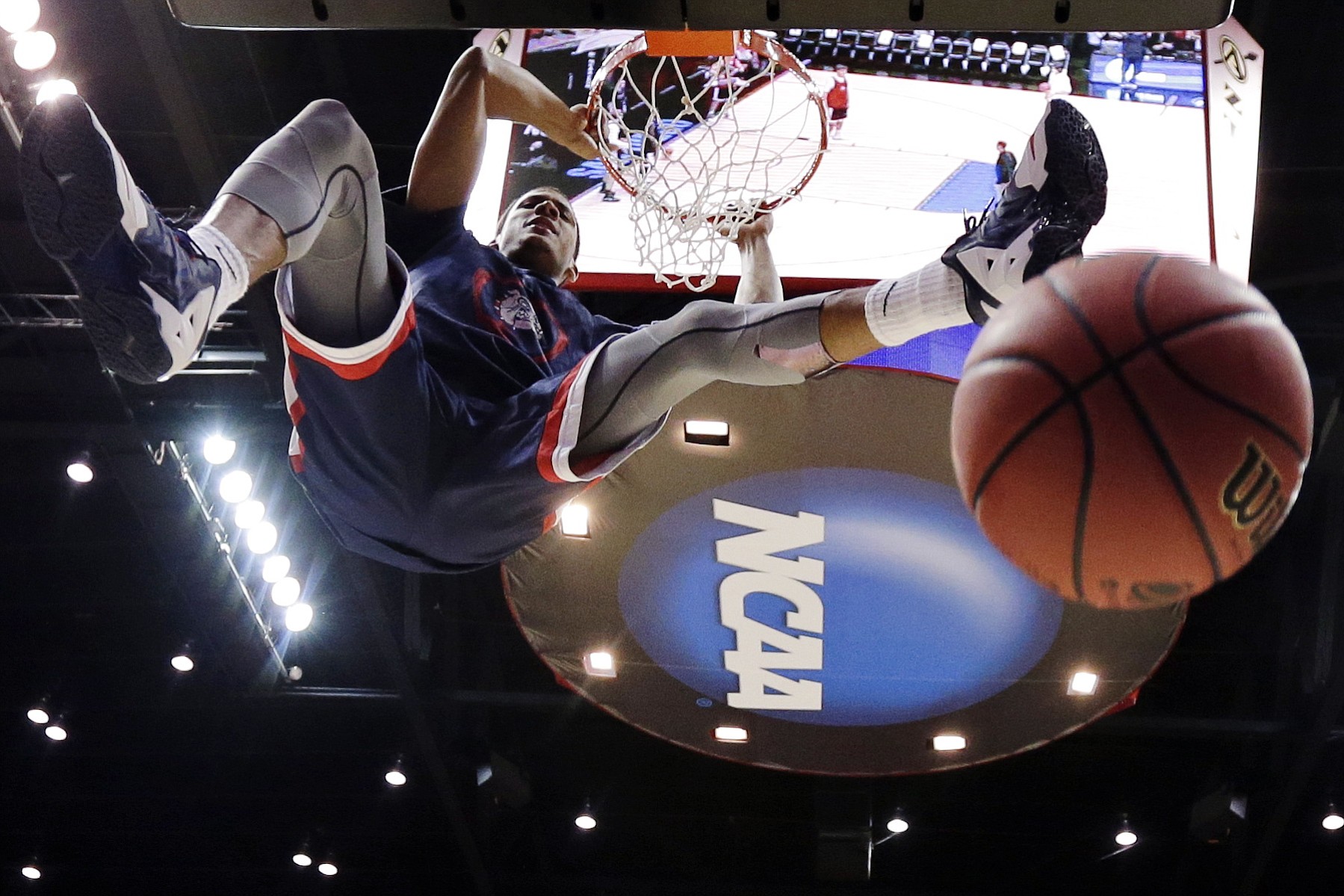 Gonzaga forward Angel Nunez dunks during practice at the NCAA college basketball tournament in San Diego.