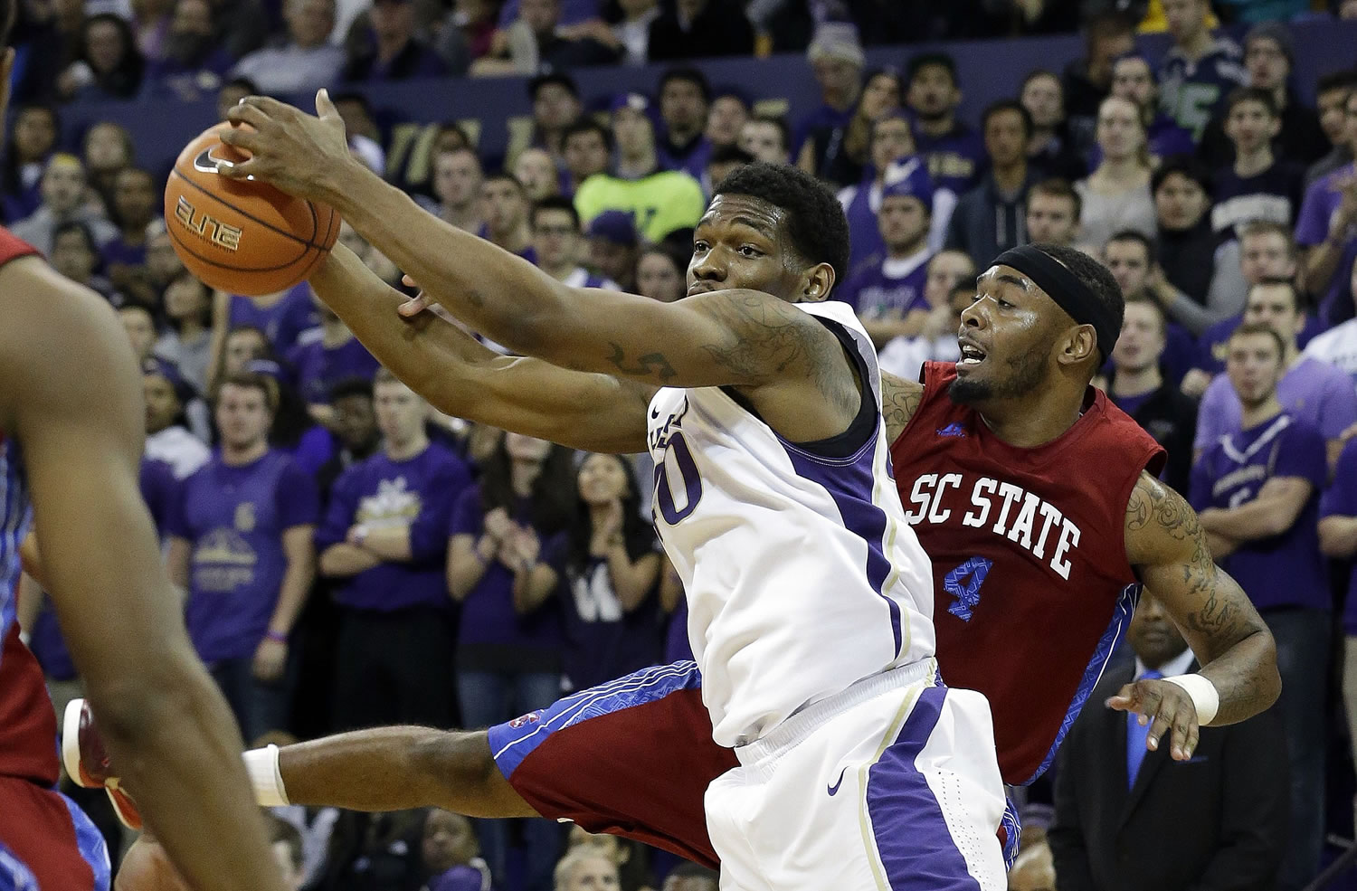 Washington's Shawn Kemp Jr., left, reaches for the ball in front of South Carolina State's Patrick Kirksey in the first half Friday, Nov. 14, 2014, in Seattle.