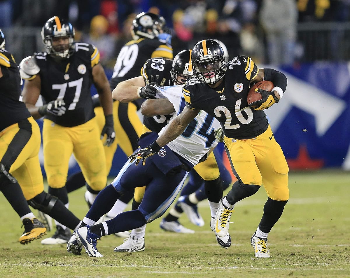 Pittsburgh Steelers running back Le'Veon Bell (26) runs the ball against the Tennessee Titans in the second half  Monday, Nov. 17, 2014, in Nashville, Tenn. Bell rushed for 204 yards and a touchdown as the Steelers won 27-24.