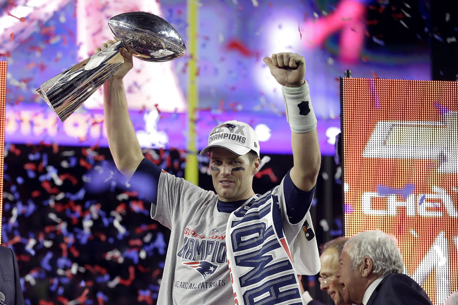 New England Patriots quarterback Tom Brady holds up Vince Lombardi Trophy after the Patriots defeated the Seattle Seahawks 28-24 in NFL Super Bowl XLIX football game Sunday, Feb.