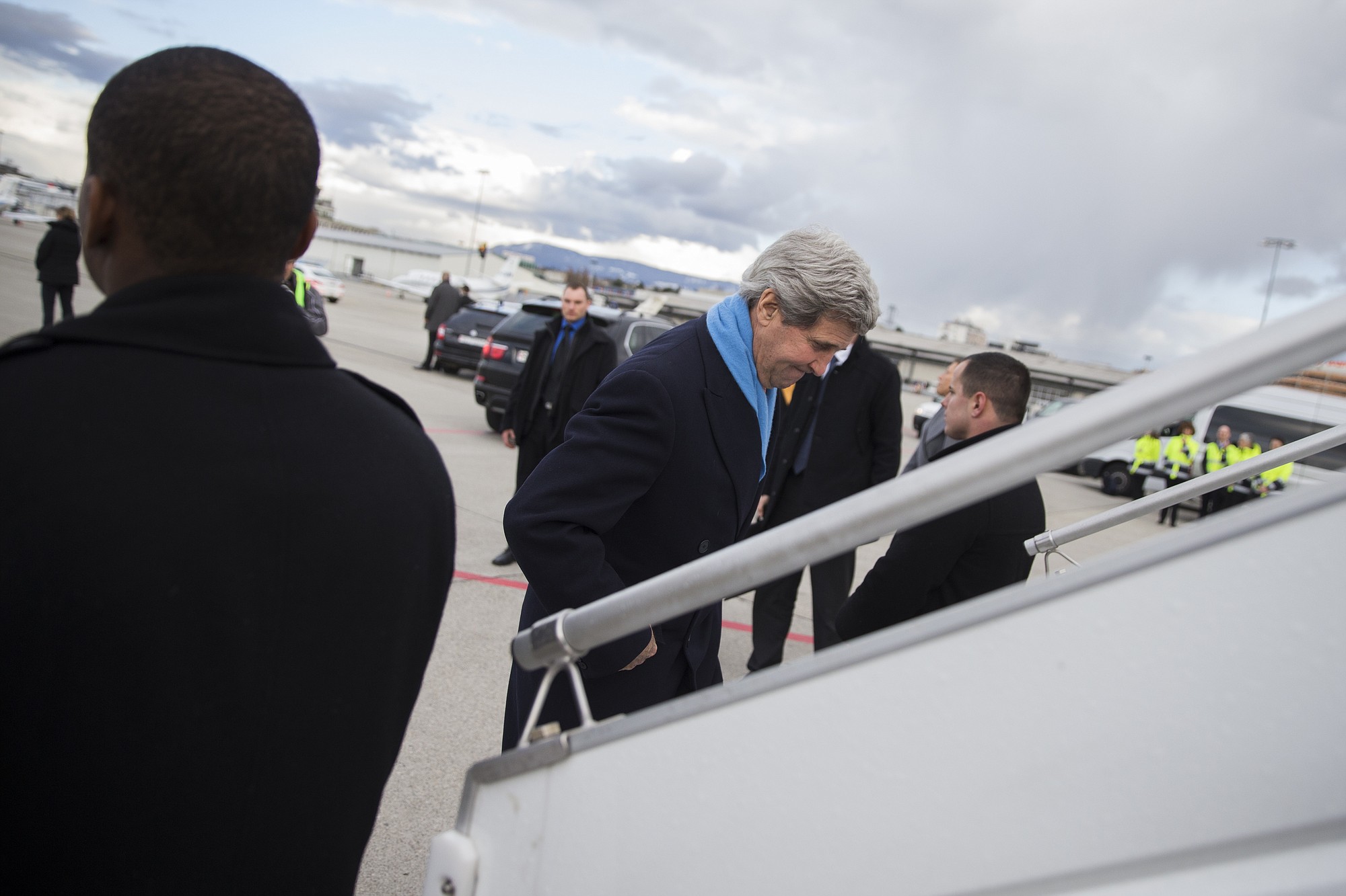 Secretary of State John Kerry boards a plane at the conclusion of another round of nuclear negotiations with Iranian Foreign Minister Mohammad Javad Zarif, on Wednesday in Geneva, Switzerland.