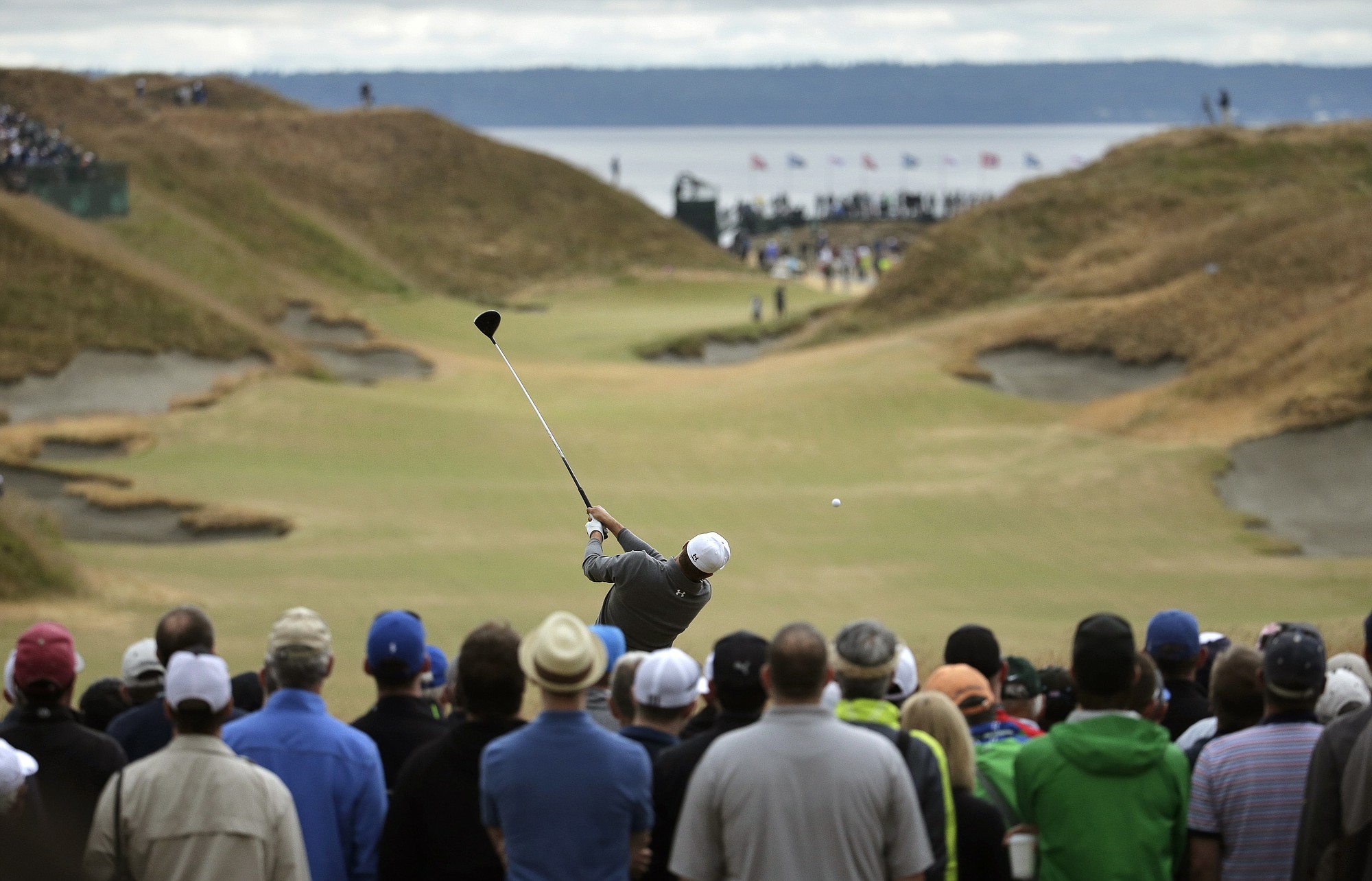 Jordan Spieth watches his tee shot on the 10th hole during the second round at Chambers Bay on Friday.