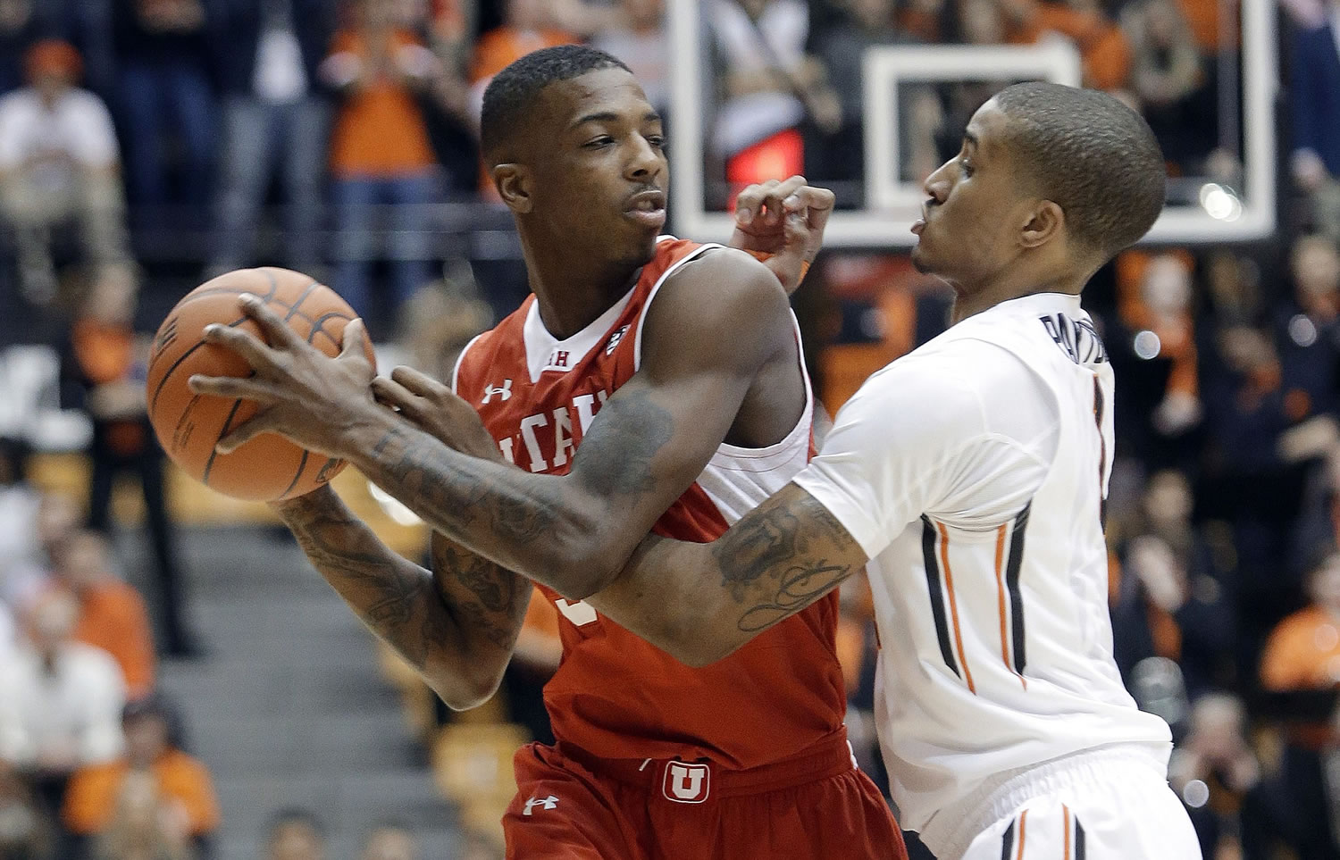 Oregon State guard Gary Payton II, right, defends Utah guard Delon Wright during the first half in Corvallis, Ore., Thursday, Feb. 19, 2015.
