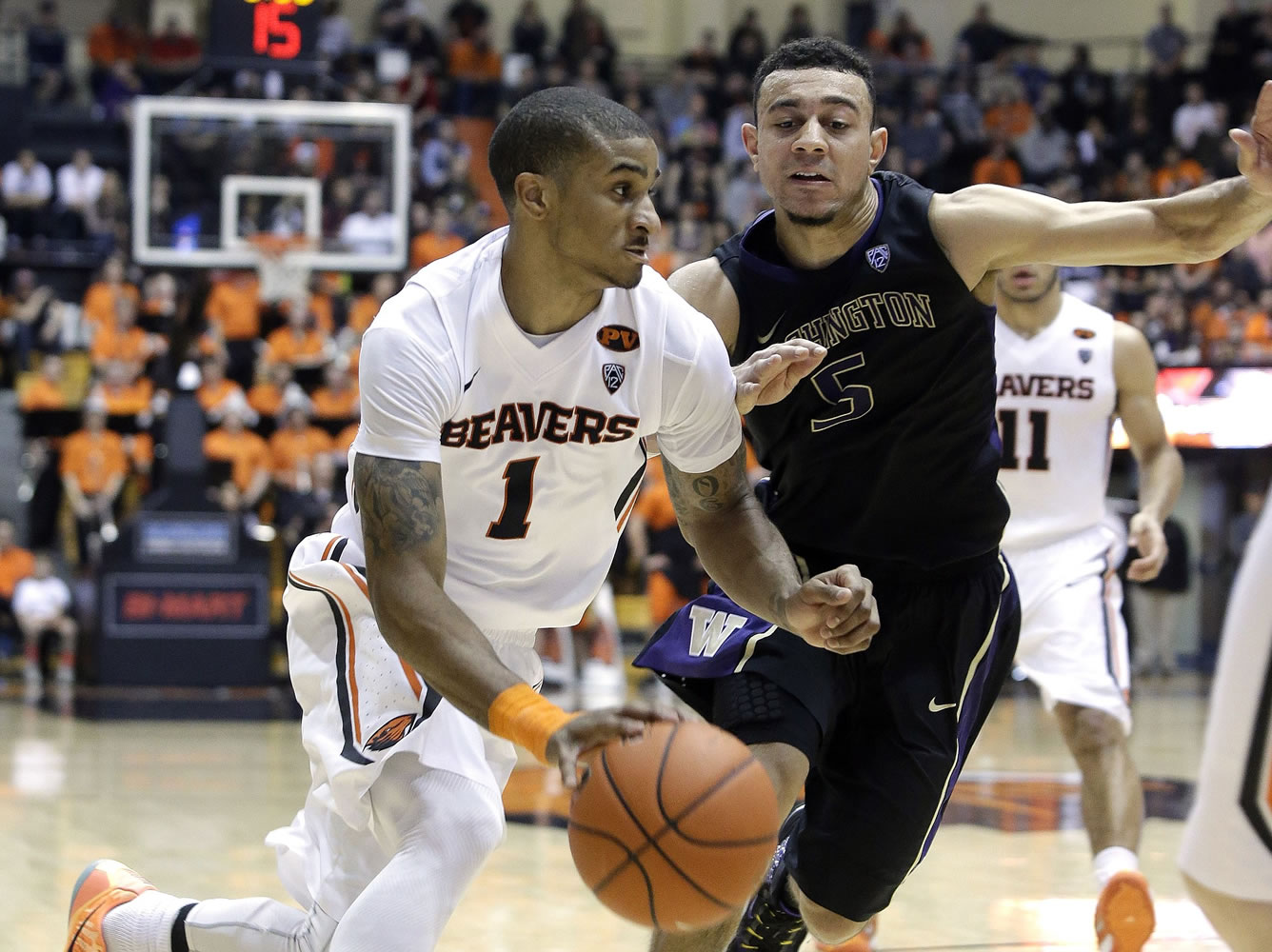 Oregon State guard Gary Payton II, left, drives on Washington guard Nigel Williams-Goss during the second half  in Corvallis, Ore., Sunday, Feb. 8, 2015. Payton led Oregon State in scoring with 17 points as they defeated Washington 64-50.