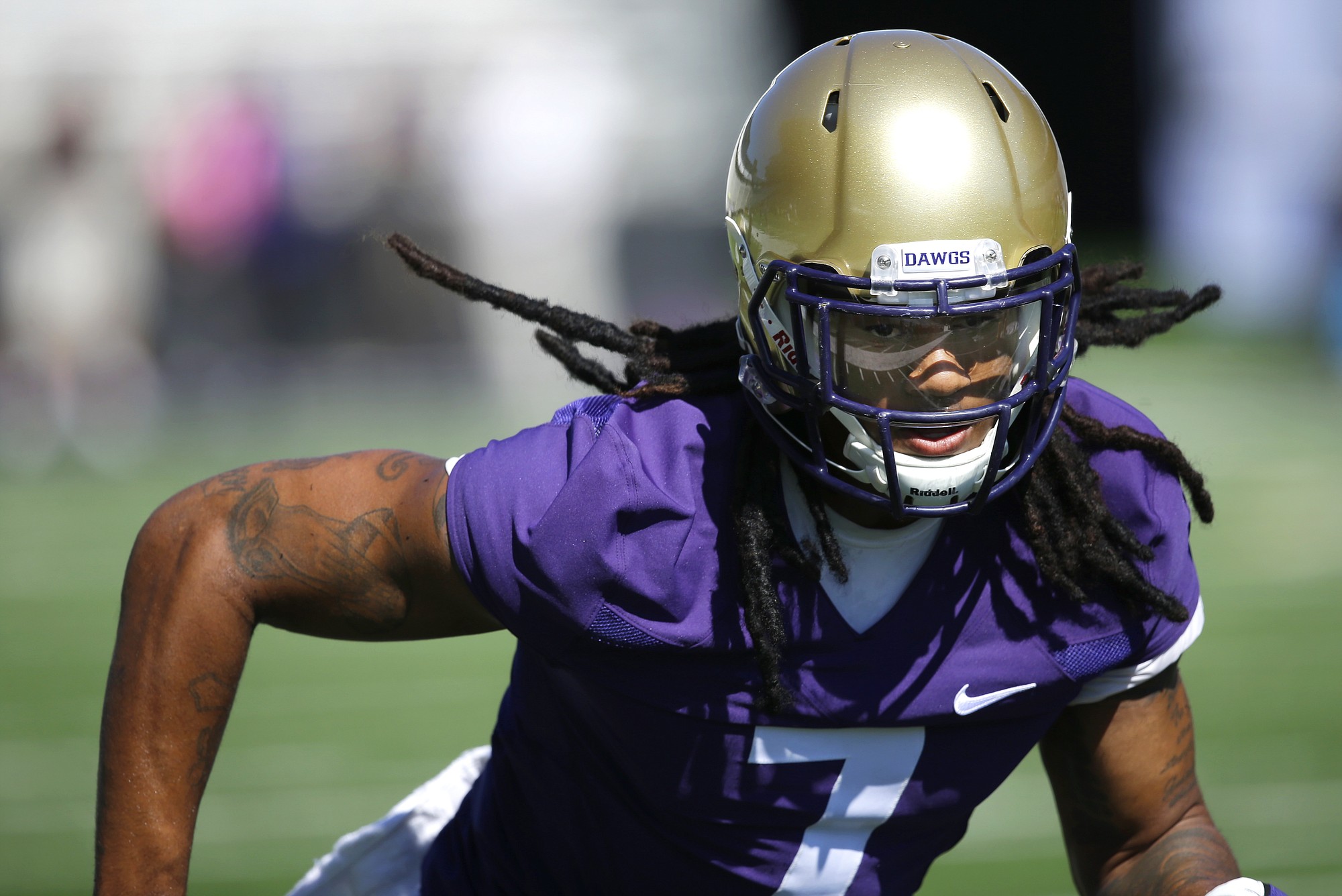 Washington linebacker Shaq Thompson runs through a drill during the first session of NCAA college football practice before the upcoming fall season, Monday, Aug. 4, 2014, in Seattle. (AP Photo/Ted S.