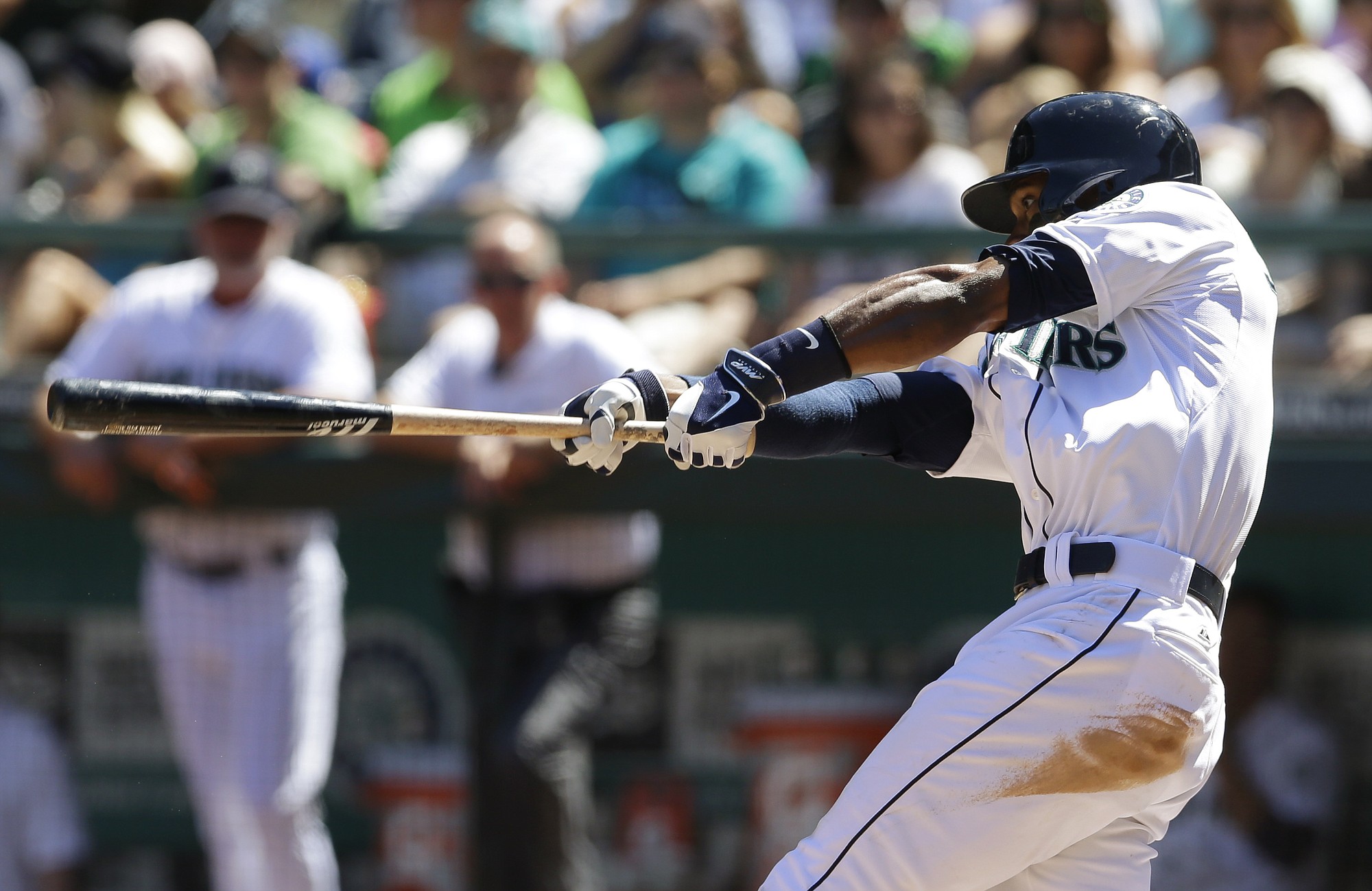 Seattle Mariners Austin Jackson hits a three-run double in the second inning Sunday against the Chicago White Sox. (AP Photo/Ted S.