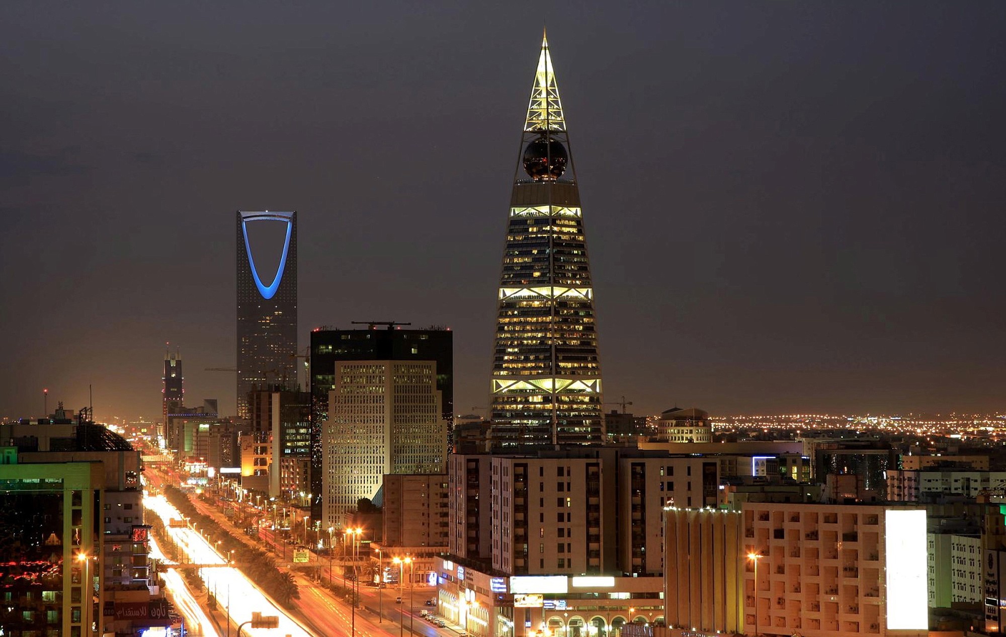 Saudi Arabian city view with the 'Kingdom Tower', background, and 'Al-Faislia Tower' in Riyadh.