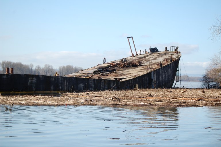 Crews from Ballard Diving &amp; Salvage have completed the removal of oil from a ship moored for years on the Columbia River.