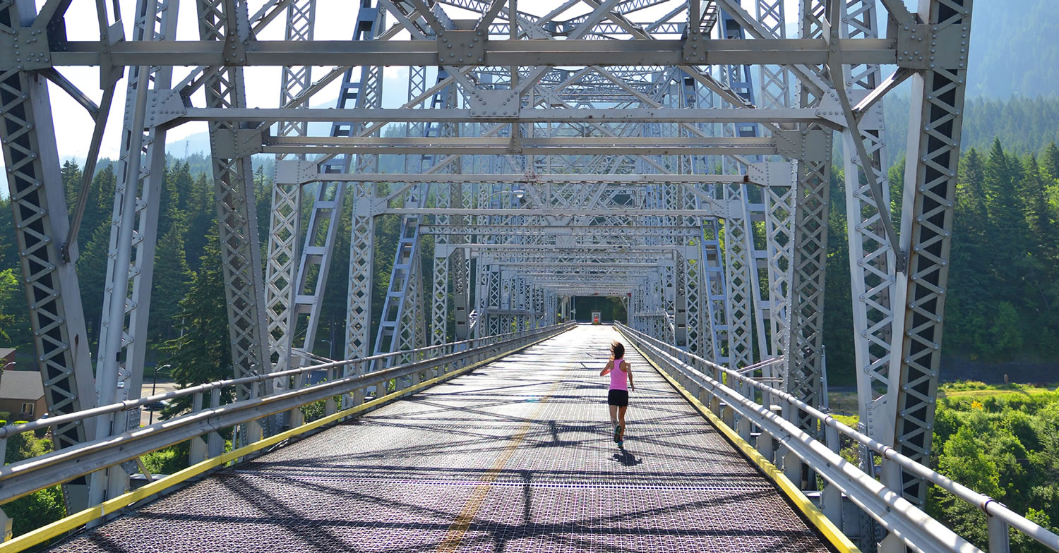 The Bridge of the Gods Half Marathon and 10K races begin with a breathtaking sprint across the Columbia River from Washington into Oregon. The bridge stretches 1,858 feet across and stands 140 above the river.