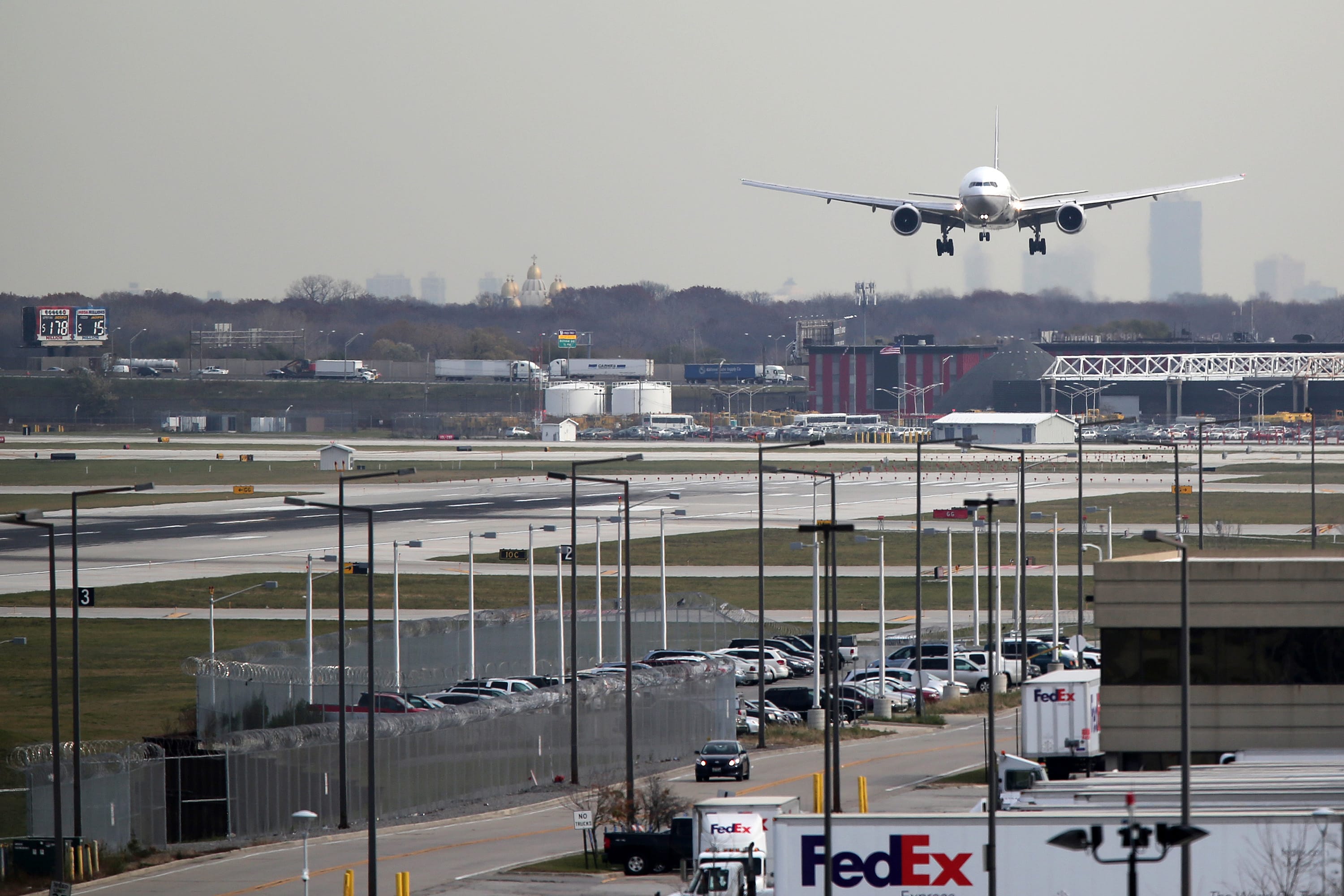 A United Airlines flight lands Nov.