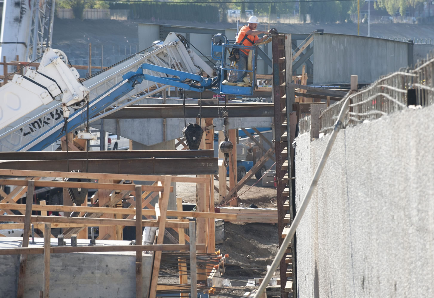 Workers under lead contractor Cascade Bridge of Vancouver are in the process of installing 15 huge steel girders as part of a new interchange at Interstate 205 and Northeast 18th Street. The final girders will be installed overnight Friday into Saturday.