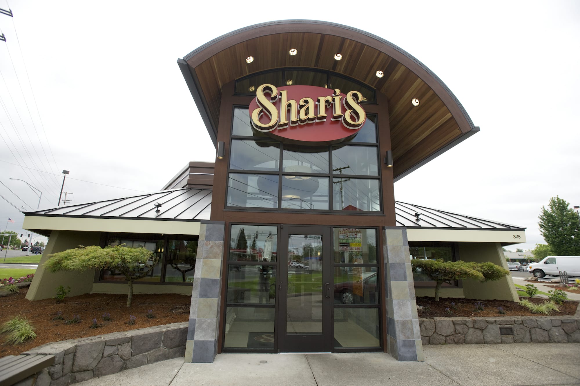 Work to install an arched timber portico over the main entrance to the hexagon-shaped Shari's Cafe &amp; Pies restaurant was part of a major construction facelift completed recently on the venue at 305 S.E.
