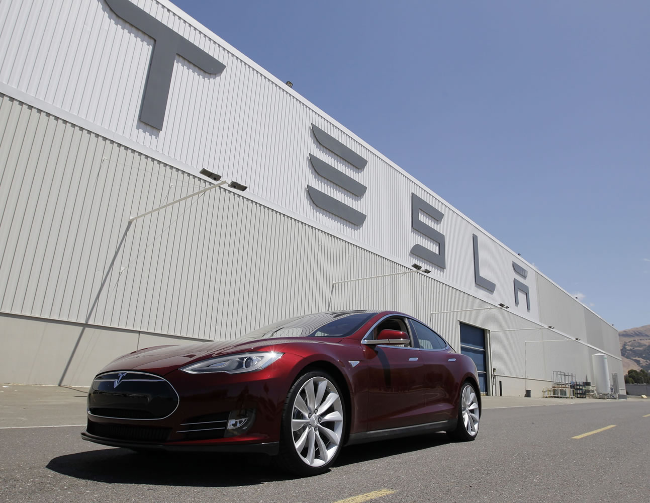 The Tesla Model S electric sedan is Consumer Reports' top pick in this year's automotive survey.