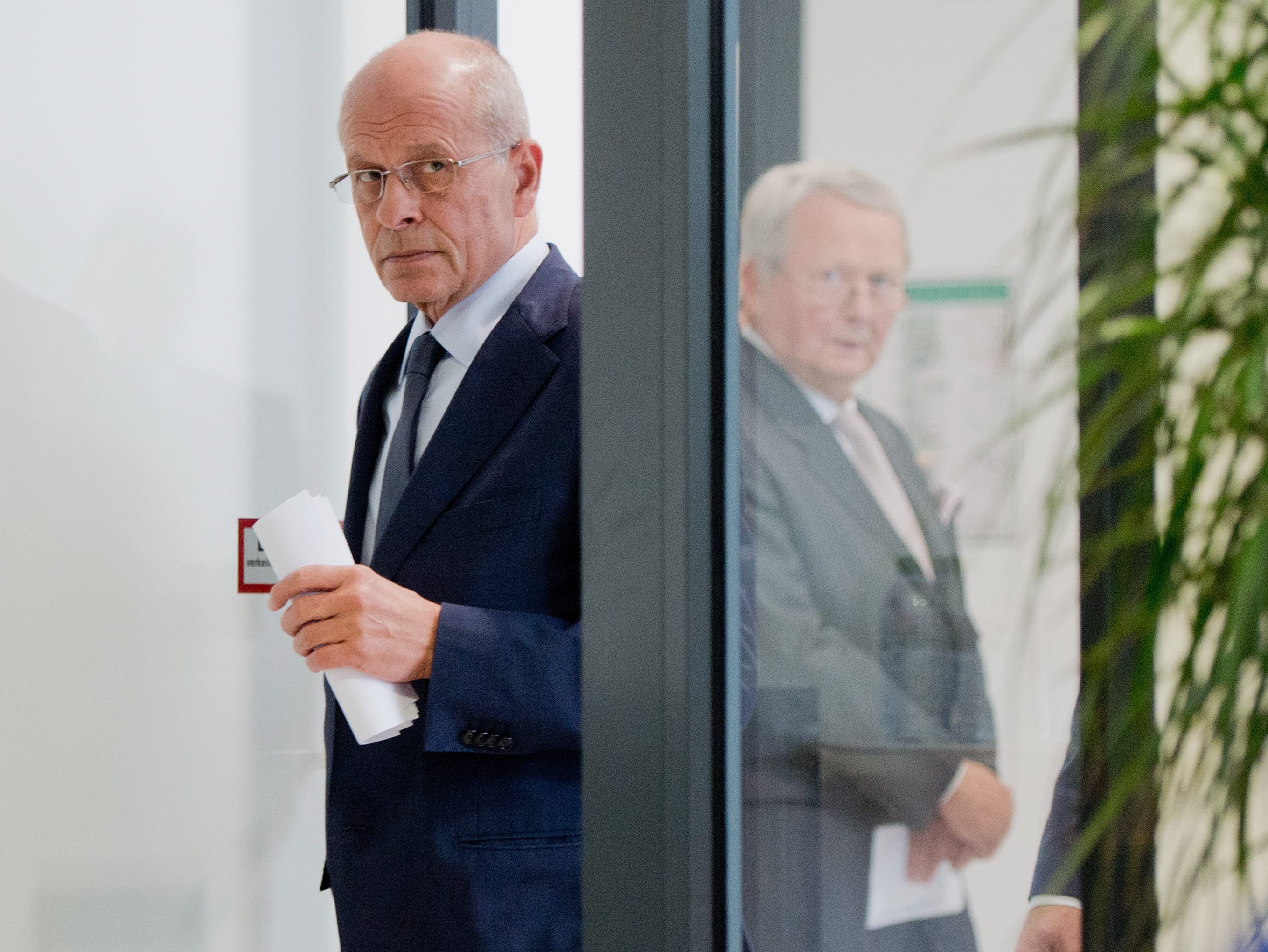 Berthold Huber, acting head of Volkswagen's supervisory board, left, and supervisory board member Wolfgang Porsche, right,  arrive for a statement announcing that CEO Martin Winterkorn stepped down amid an emissions scandal in the company's headquarters in Wolfsburg, Germany, on Wednesday.