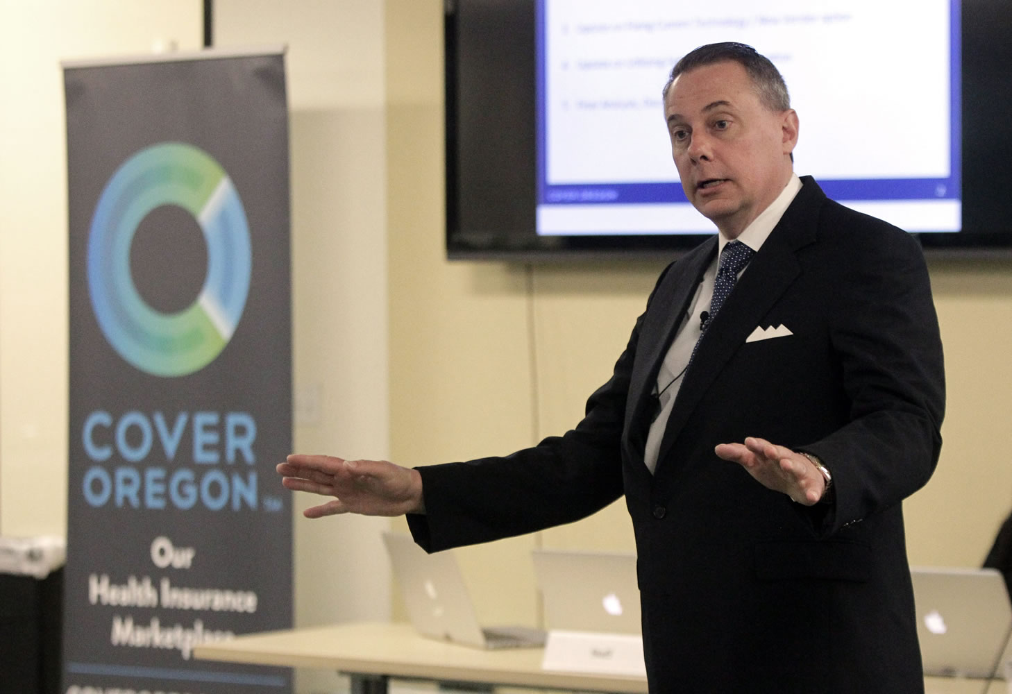 At an advisory meeting Thursday in Portland, Alex Pettit of Cover Oregon says switching to the federal system would cost $4 million to $6 million.