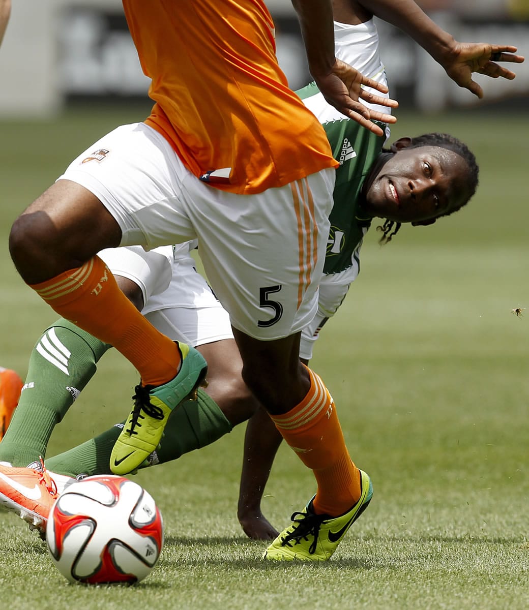 Portland Timbers midfielder Diego Chara tries to reach for the ball around Houston Dynamo defender Warren Creavalle (5) during an MLS soccer match, Sunday in Houston. Dynamo and Portland tied 1-1. (AP Photo/Houston Chronicle, Thomas B.