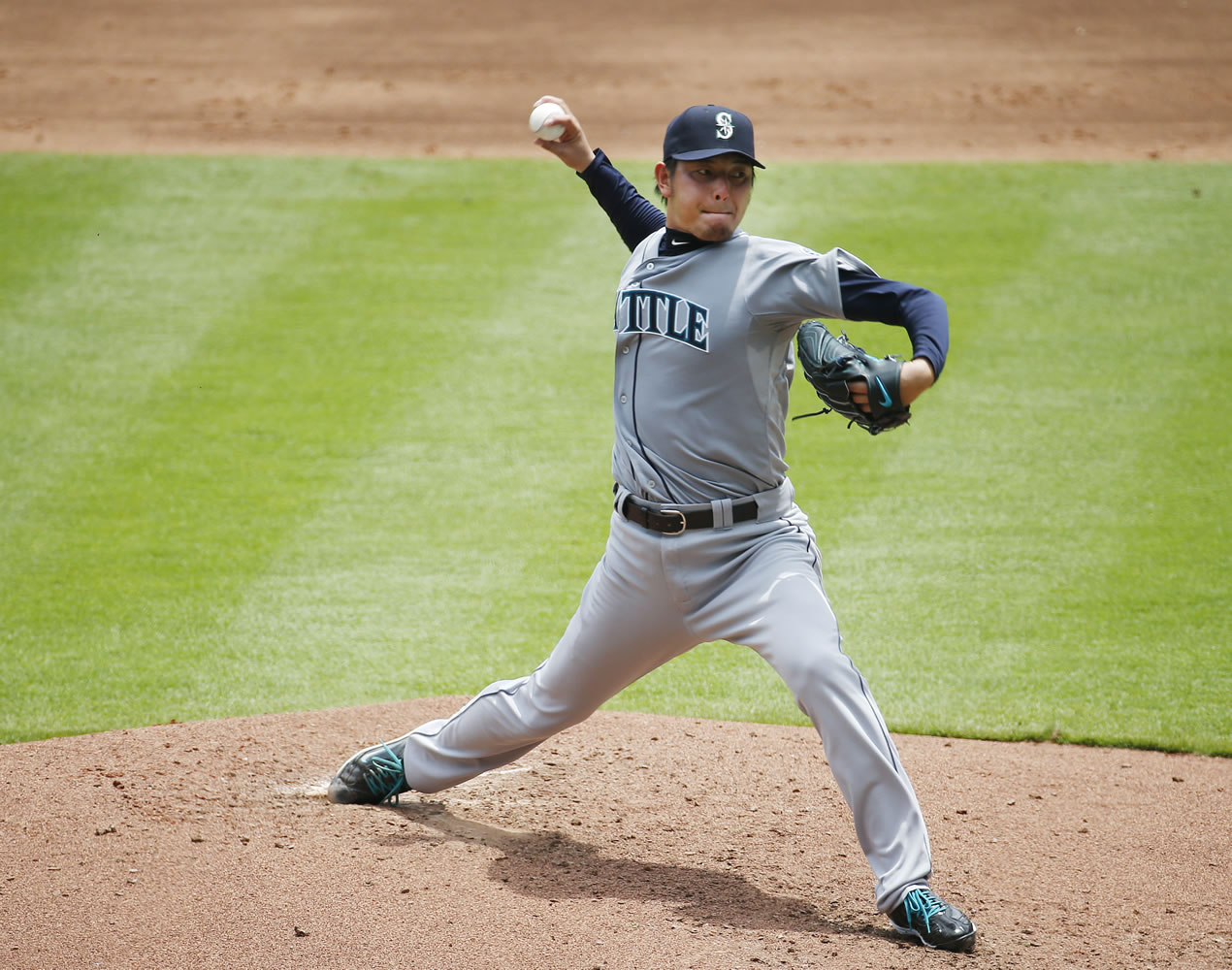 Seattle Mariners starting pitcher Hisashi Iwakuma (18) works in the first inning of a baseball game against the Atlanta Braves on. Wednesday.