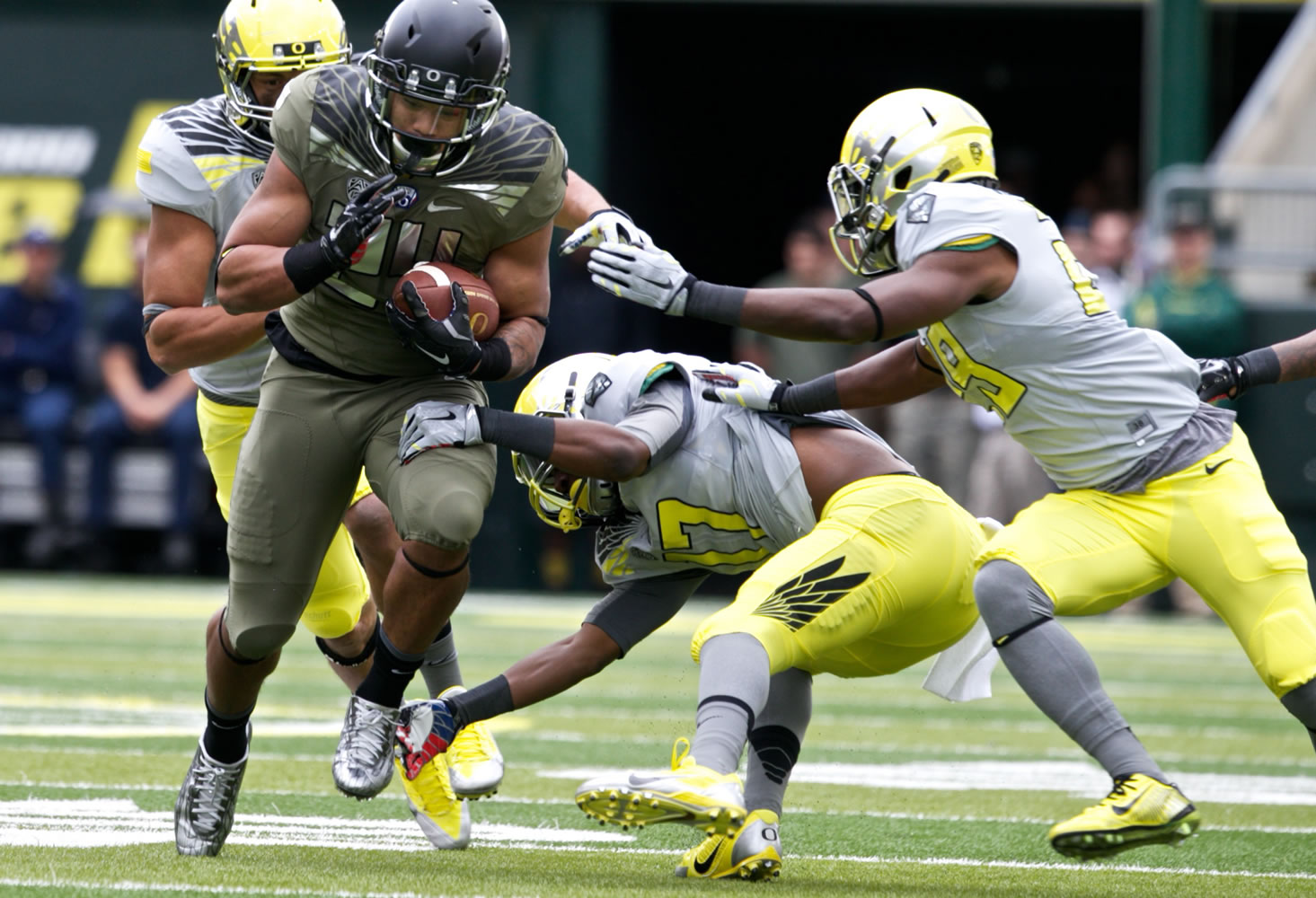 Thomas Tyner had 58 yards rushing and 26 yards receiving in Oregon's spring game, including a touchdown catch.