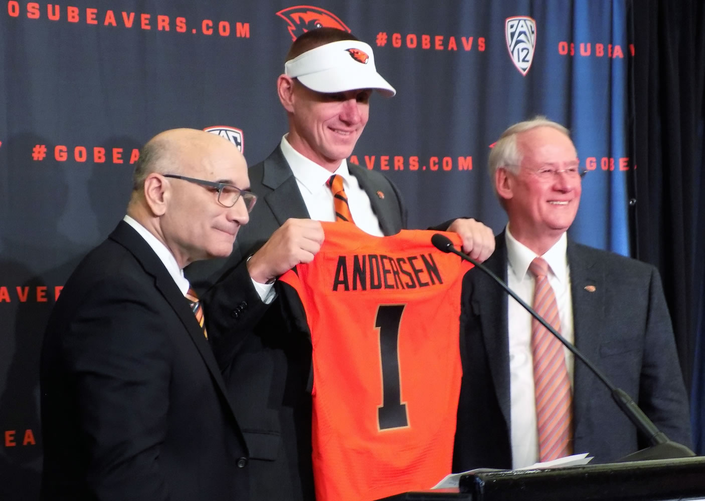 Oregon State new football coach, Gary Andersen, center, poses with Oregon State athletic director, Bob De Carolis, left, and Oregon State University president, Edward Ray, at a news conference in Corvallis, Oregon, on Friday.